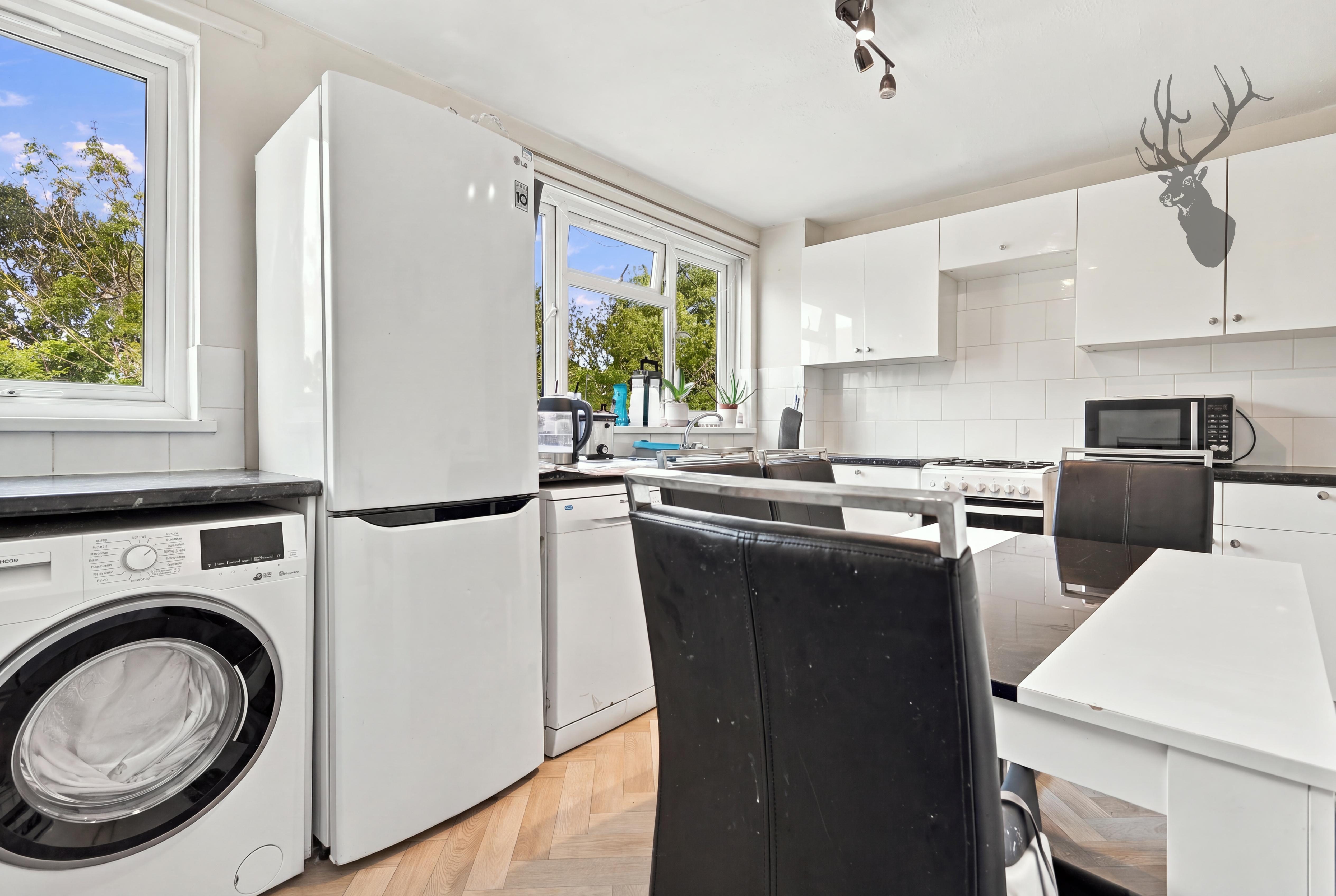 2 bedroom flat for sale, Longcroft Rise, Loughton, IG10, photo 4