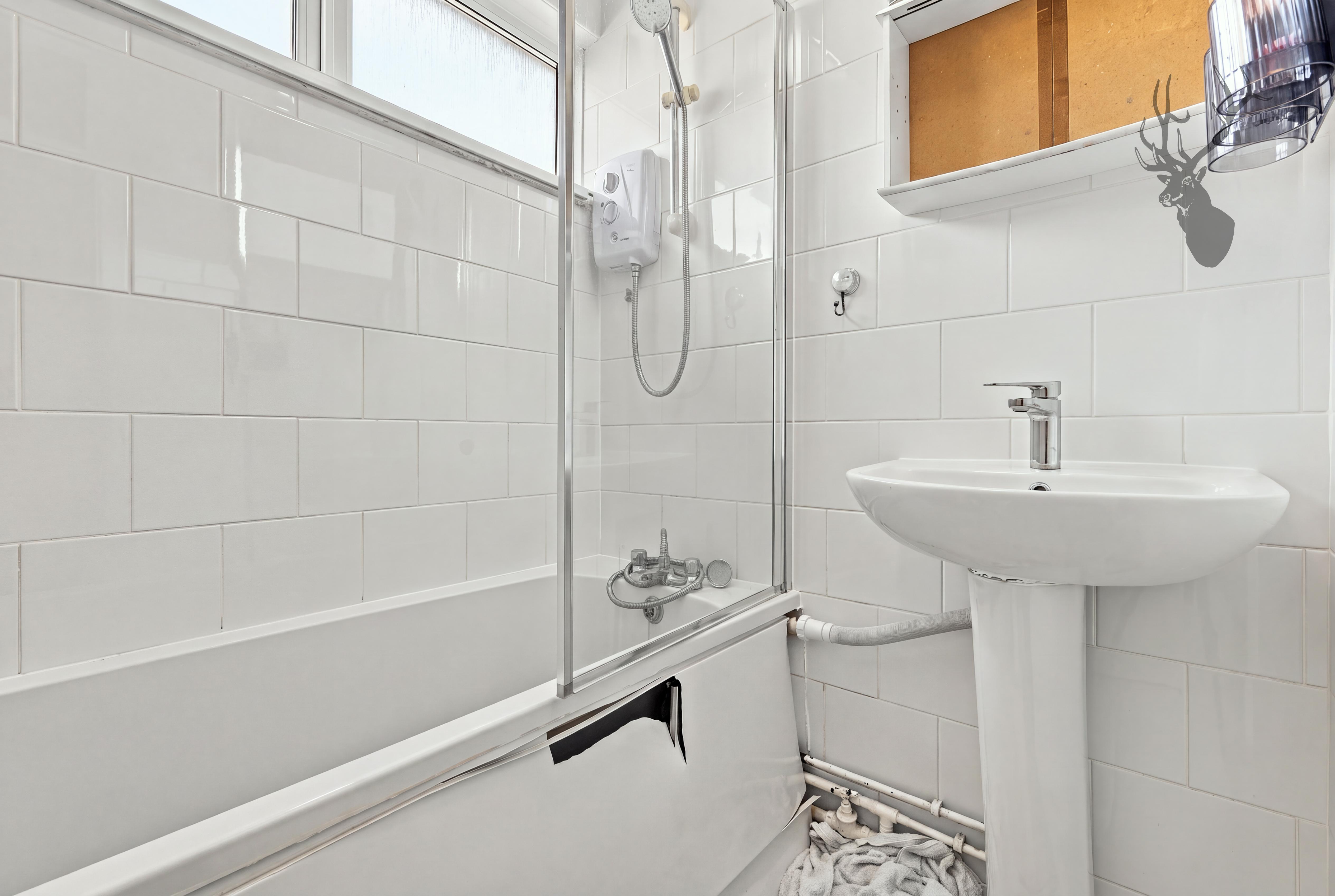 2 bedroom flat for sale, Longcroft Rise, Loughton, IG10, photo 9 of 11