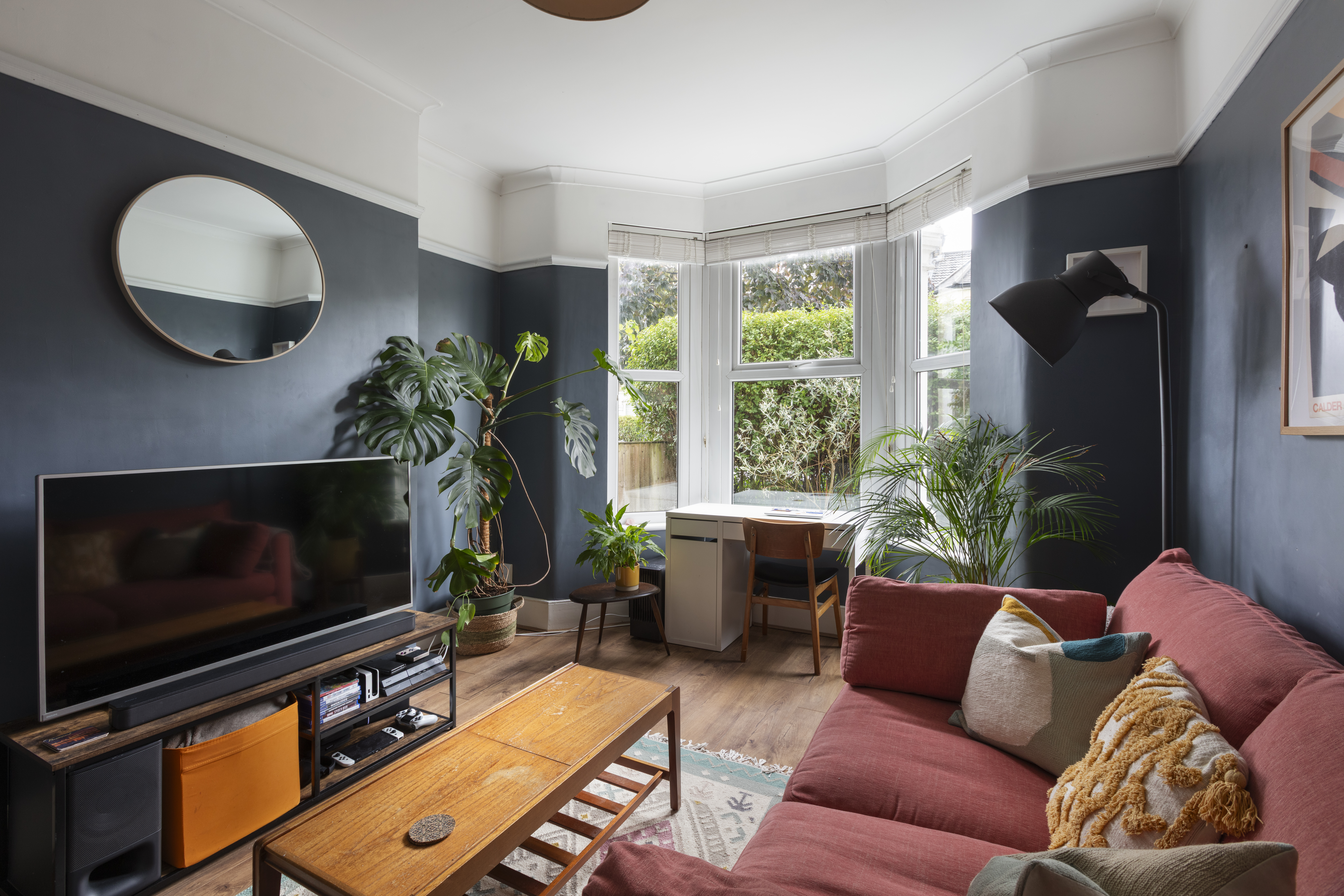 2 bedroom maisonette for sale, Twickenham Road, London, E11, photo 2
