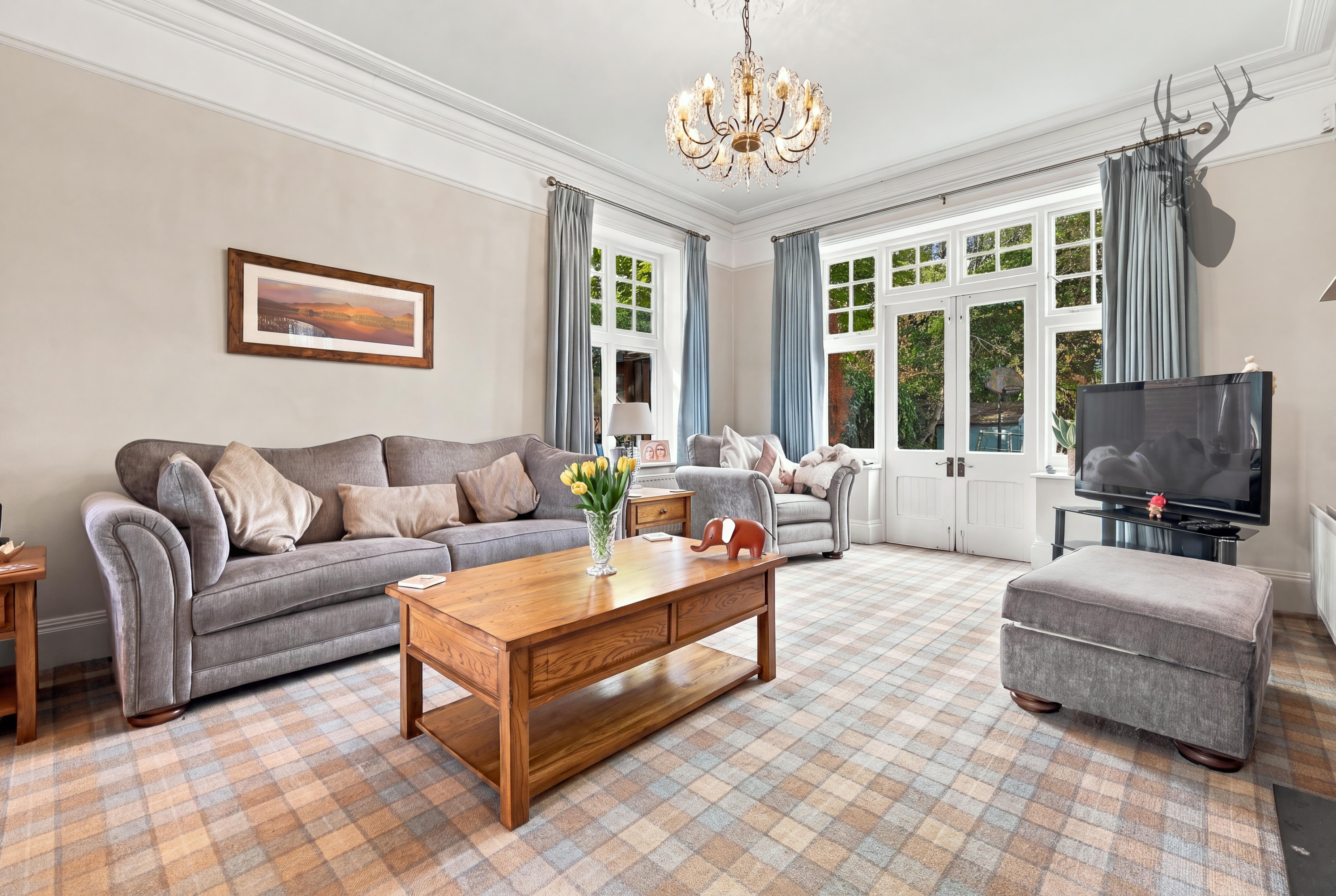 4 bedroom detached house for sale, Westbury Road, Buckhurst Hill, IG9, photo 2