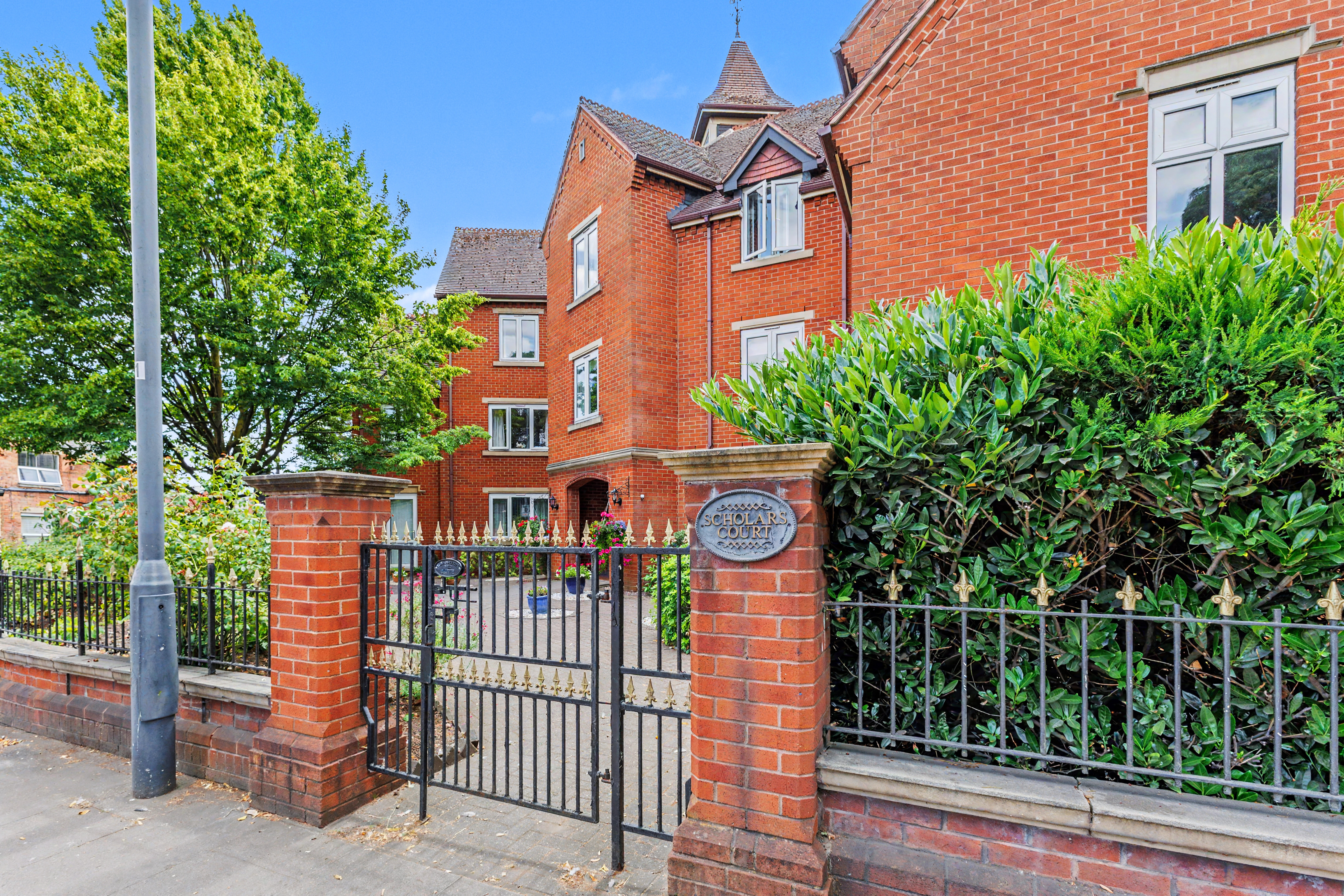 2 bedroom flat for sale, Scholars Court Alcester Road, Stratford-Upon-Avon, CV37