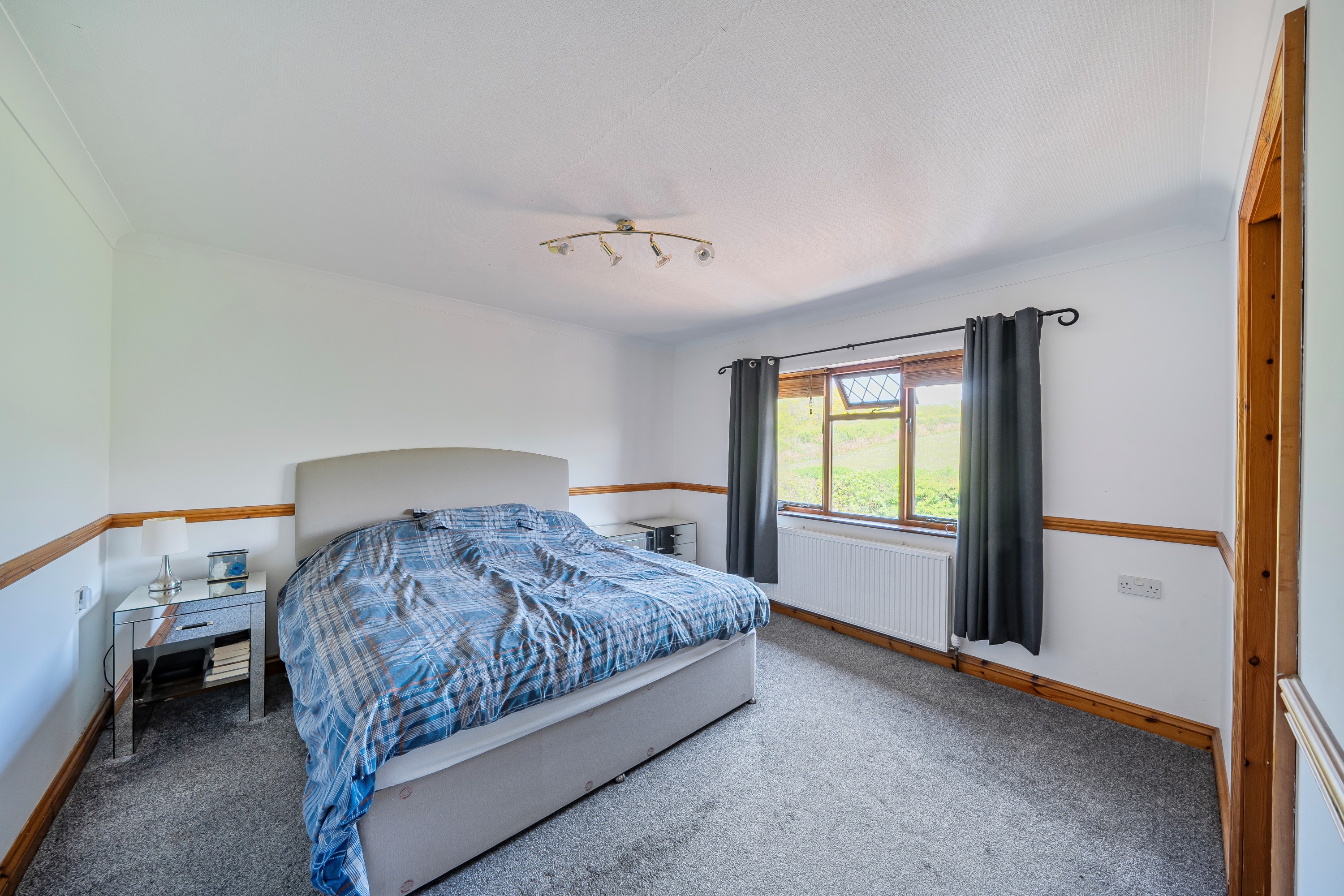 4 bedroom detached house for sale, Waun Goch Heol Ddu, Ammanford, SA18