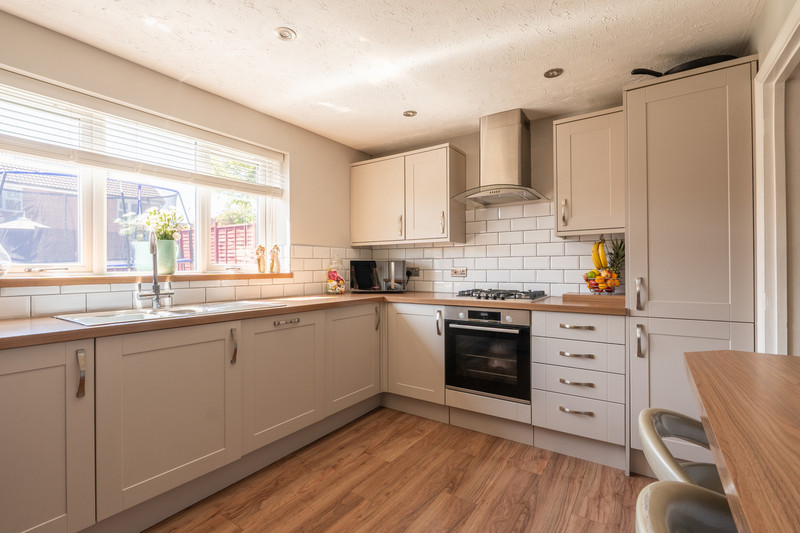 3 bedroom for sale, Burnhams Close, Andover, SP10, photo 2