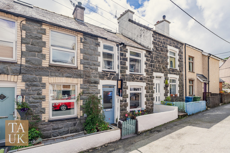 2 bedroom for sale, Newton Street, Caernarfon, LL55, photo 1