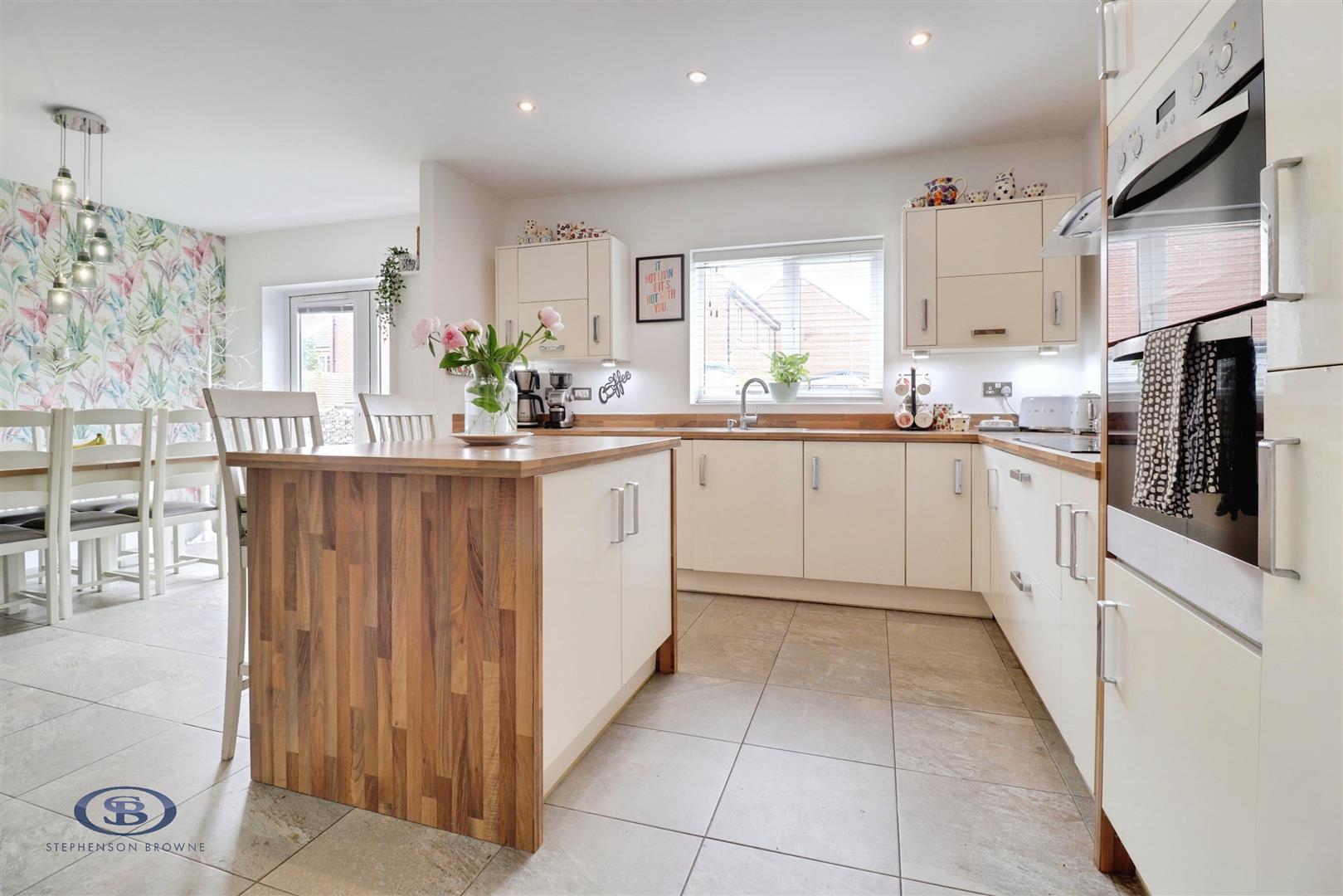 5 bedroom house for sale, Goss Place, Stoke-On-Trent, ST7, photo 2