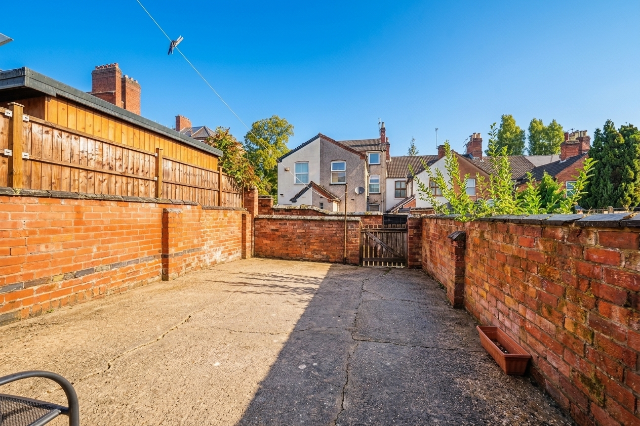 6 bedroom mid-terraced house for sale, Middleborough Road, Coventry, CV1