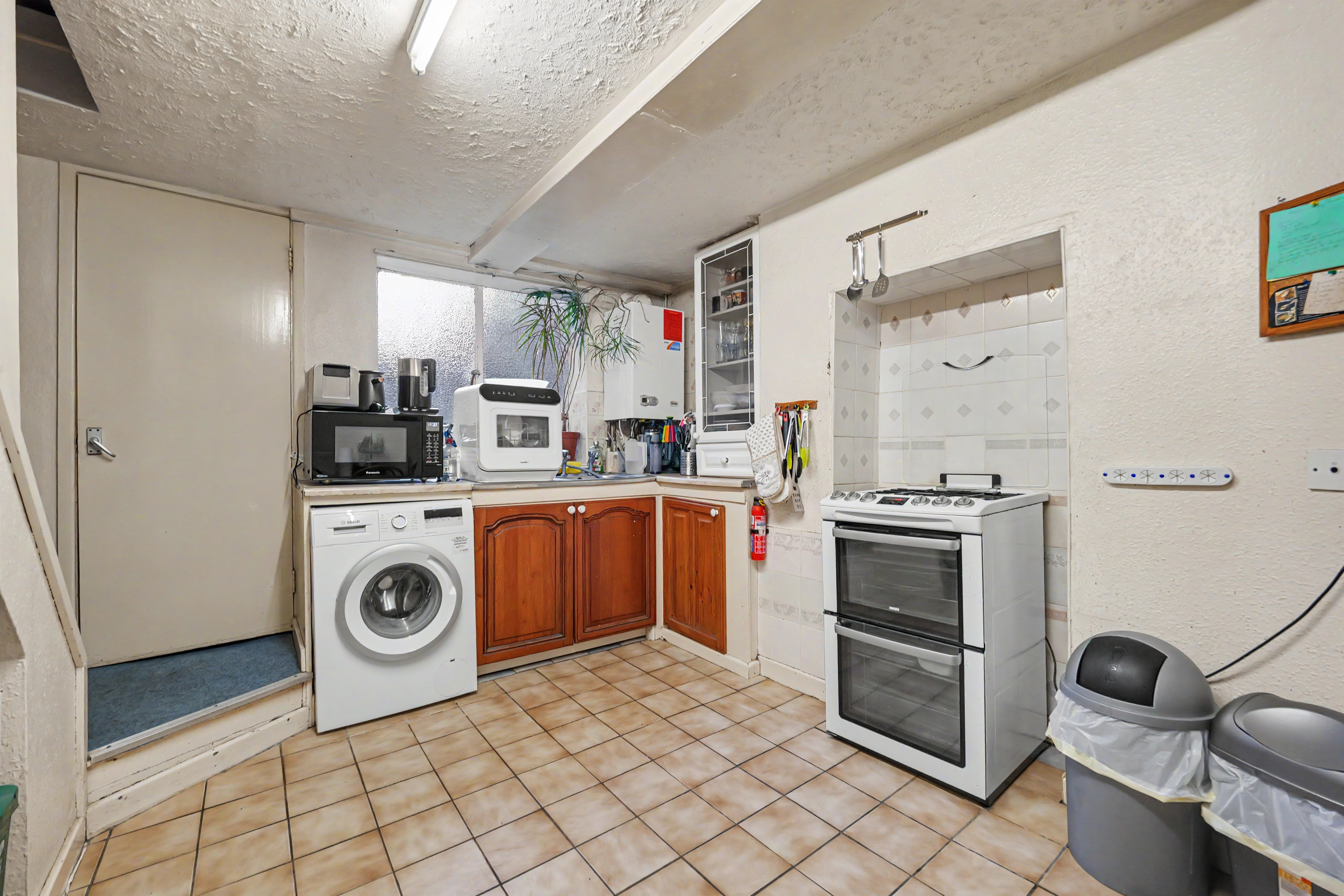 6 bedroom mid-terraced house for sale, Middleborough Road, Coventry, CV1