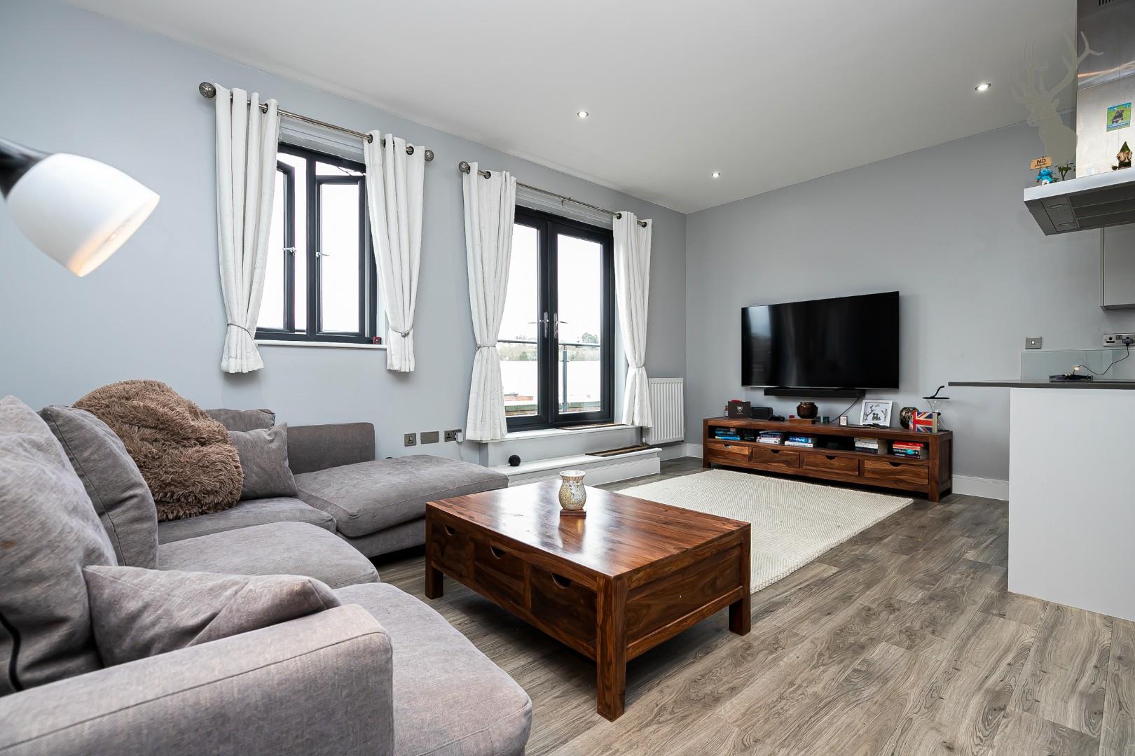 2 bedroom flat for sale, Cobalt Place, Loughton, IG10, photo 3