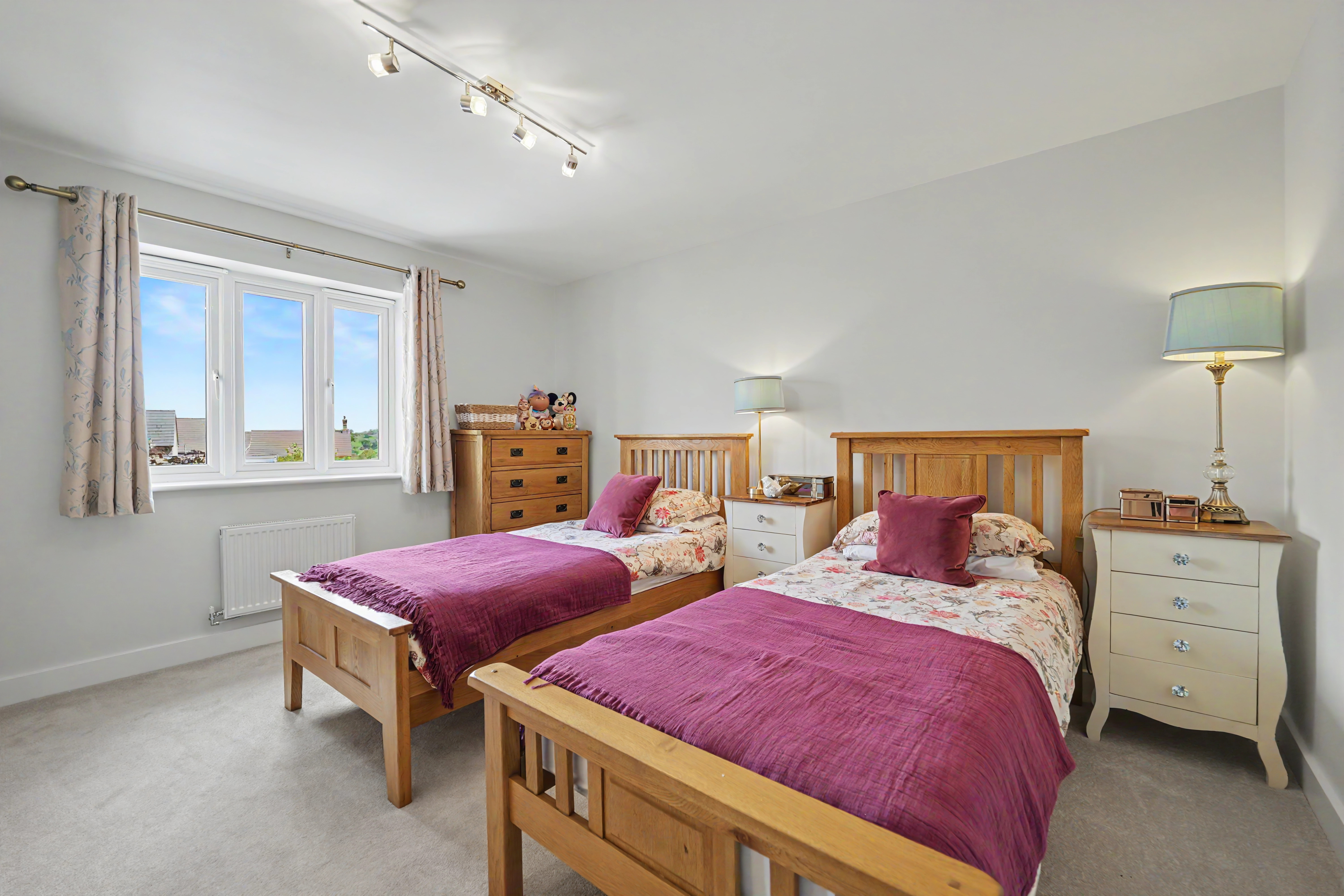 5 bedroom detached house for sale, Furrow Way, Leicester, LE8