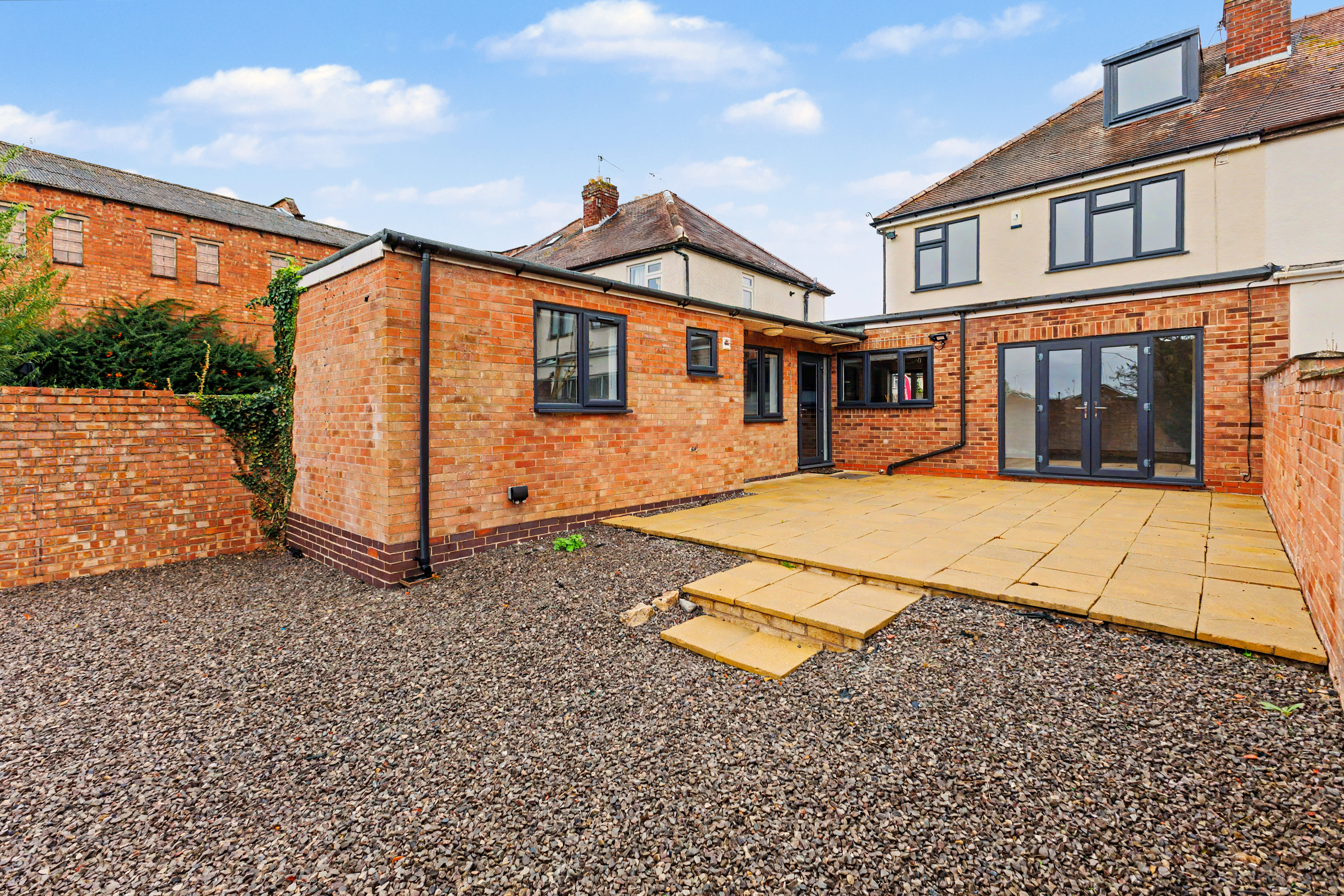 4 bedroom semi detached house for sale, Cheltenham Road, Evesham, WR11