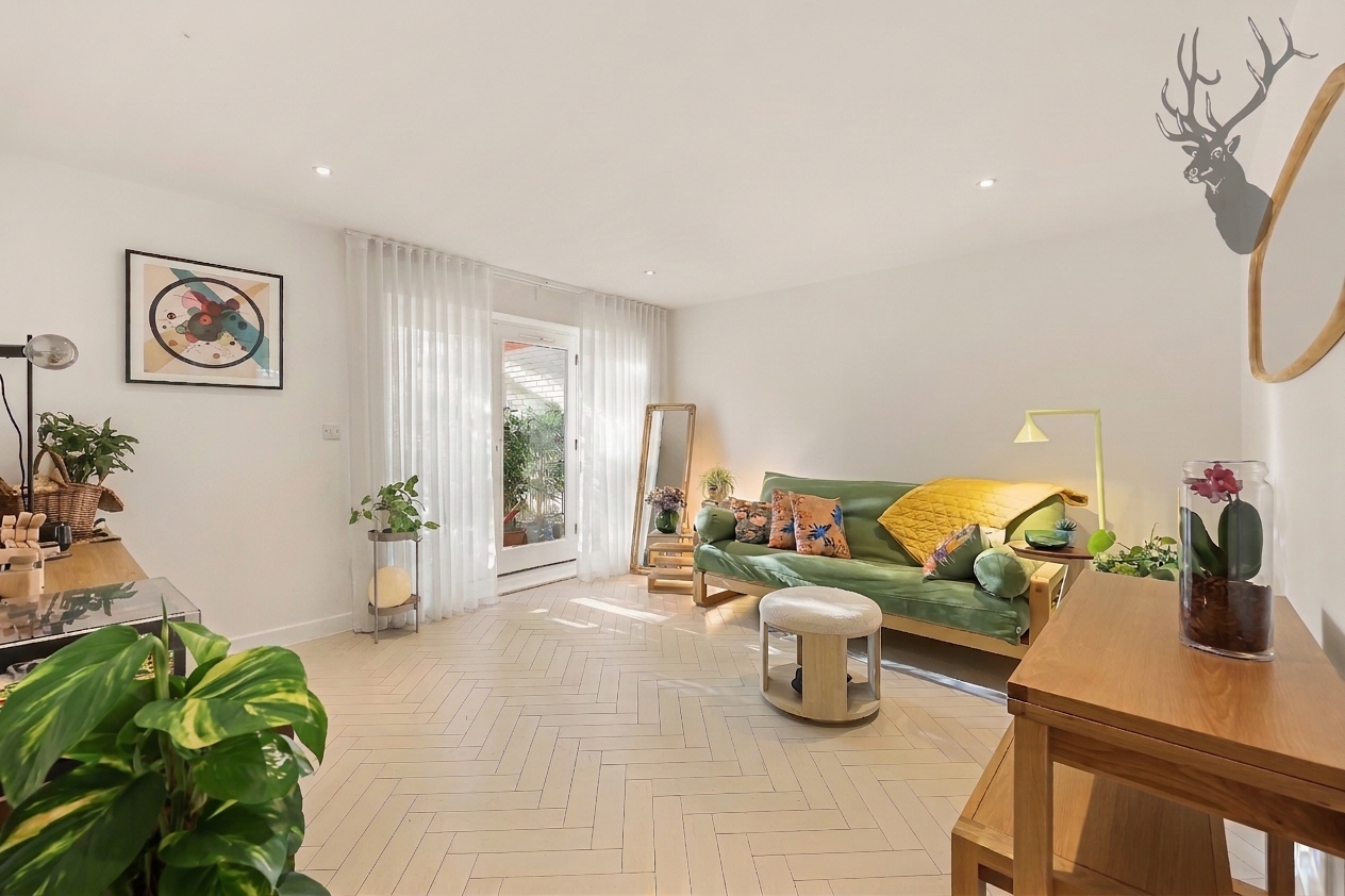 2 bedroom flat for sale, Garway Court, London, E3, photo 2