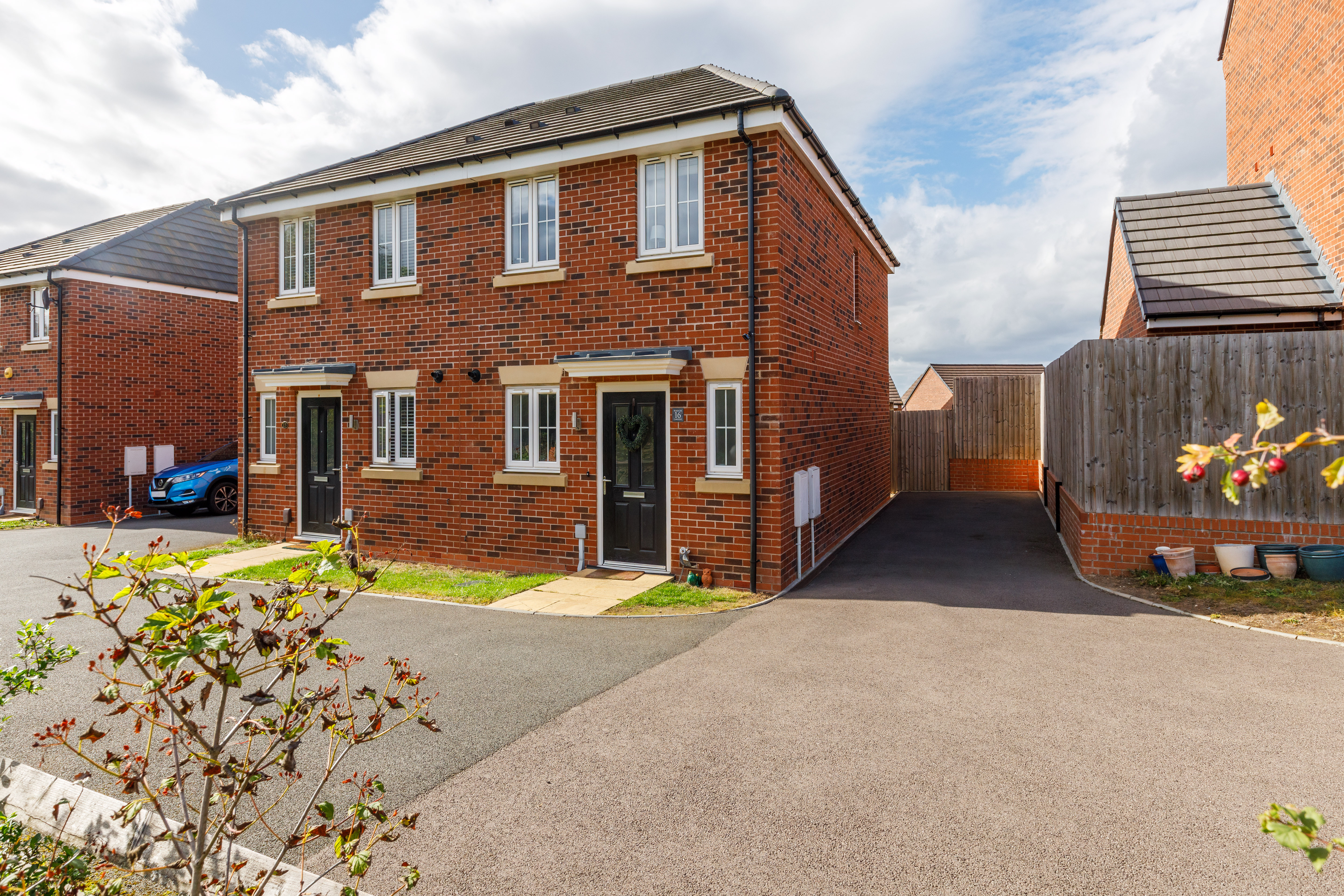 2 bedroom semi detached house for sale, Roseacre Gardens, Warwick, CV34