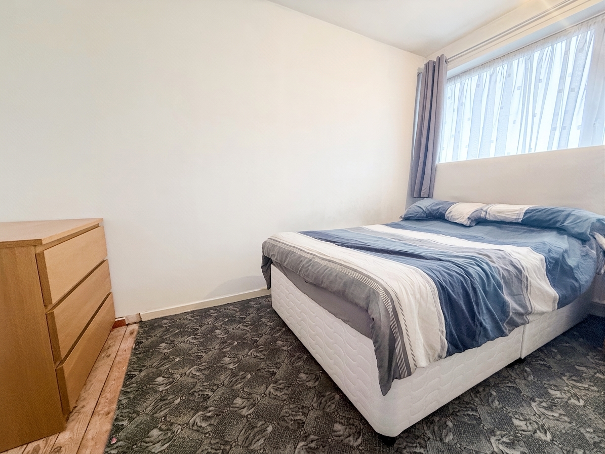 4 bedroom semi detached house for sale, Kinross Crescent, Loughborough, LE11