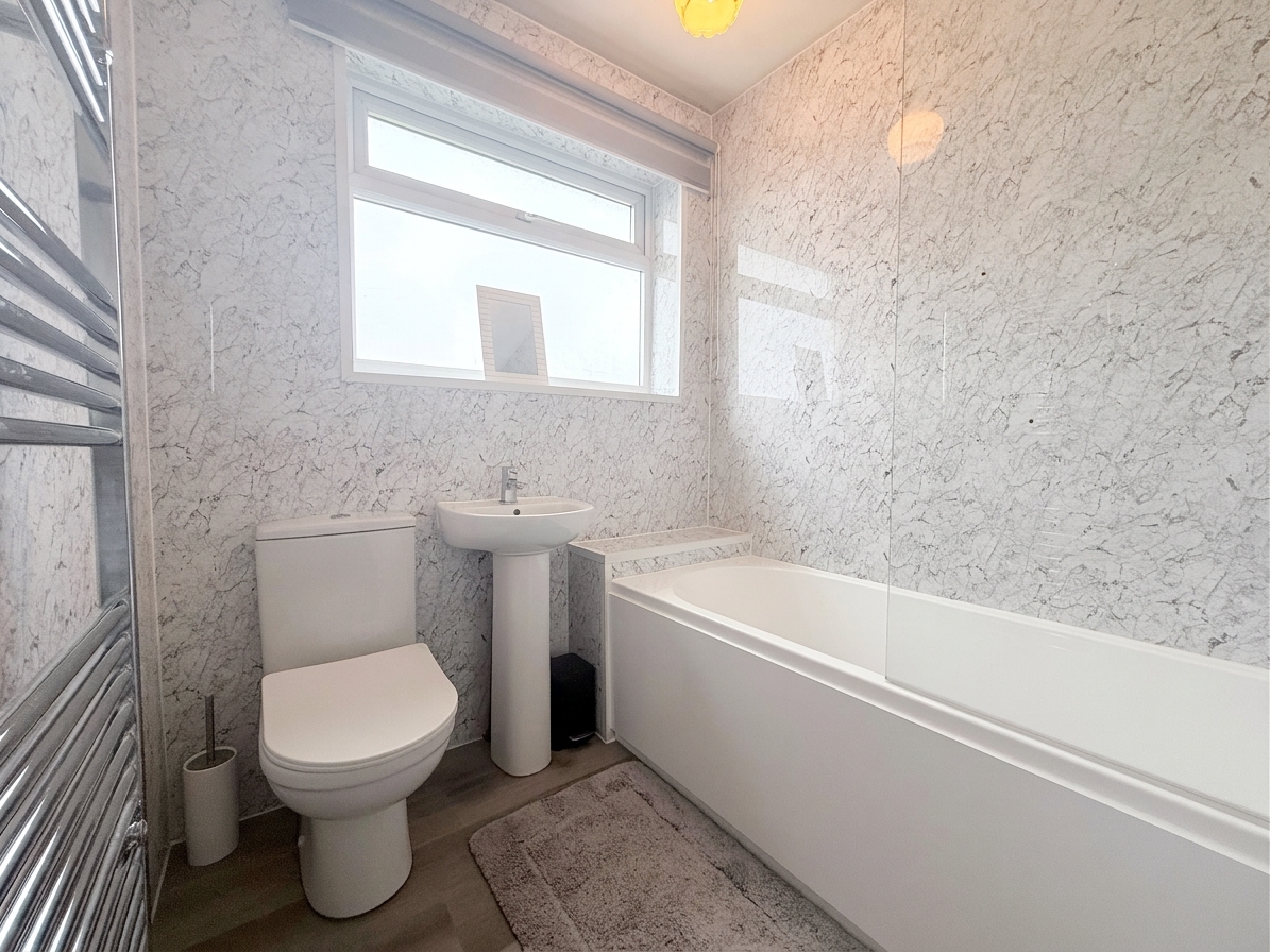 4 bedroom semi detached house for sale, Kinross Crescent, Loughborough, LE11