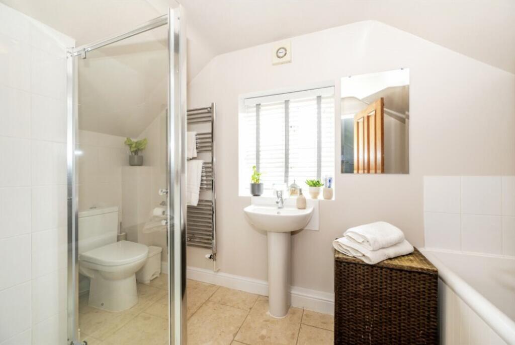 4 bedroom detached cottage for sale, Kingston House 4 Back Lane, Warwick, CV35