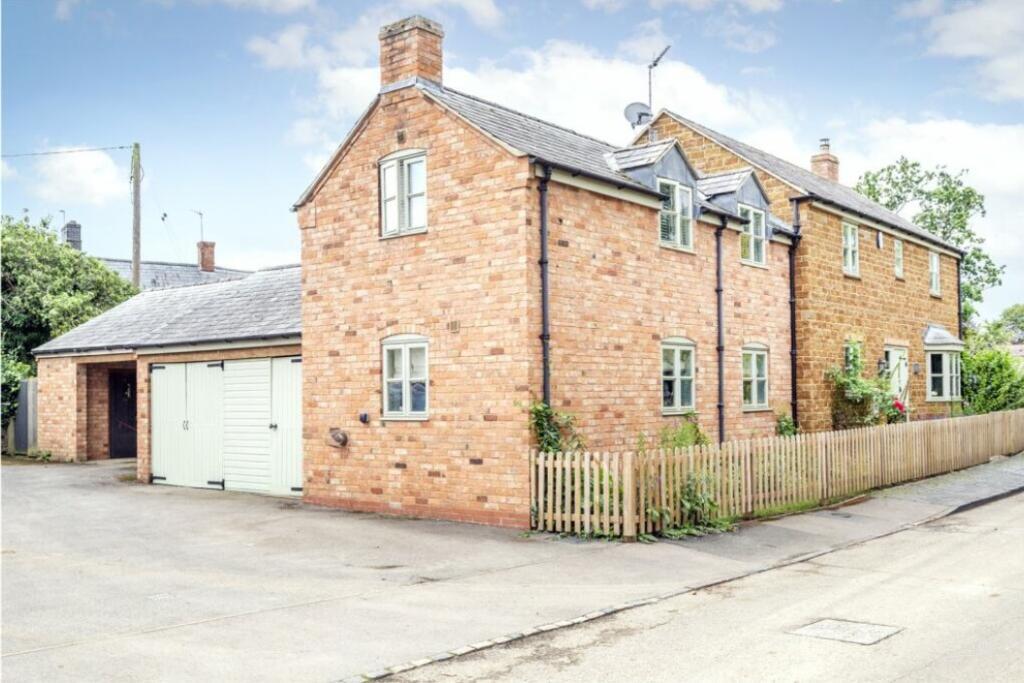 4 bedroom detached cottage for sale, Kingston House 4 Back Lane, Warwick, CV35