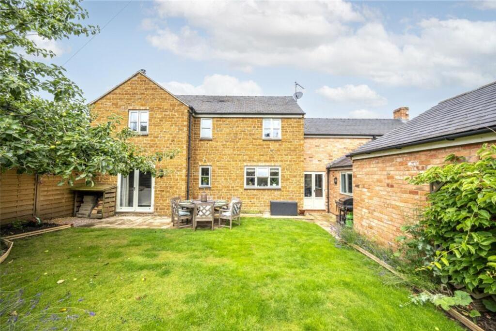4 bedroom detached cottage for sale, Kingston House 4 Back Lane, Warwick, CV35