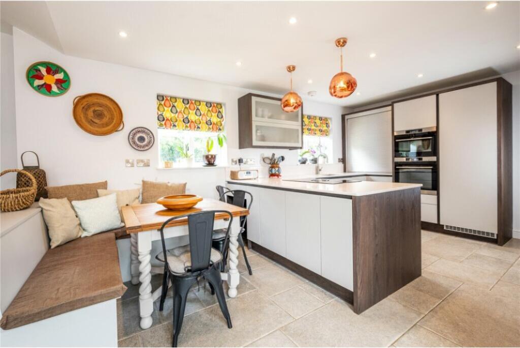 4 bedroom detached cottage for sale, Kingston House 4 Back Lane, Warwick, CV35