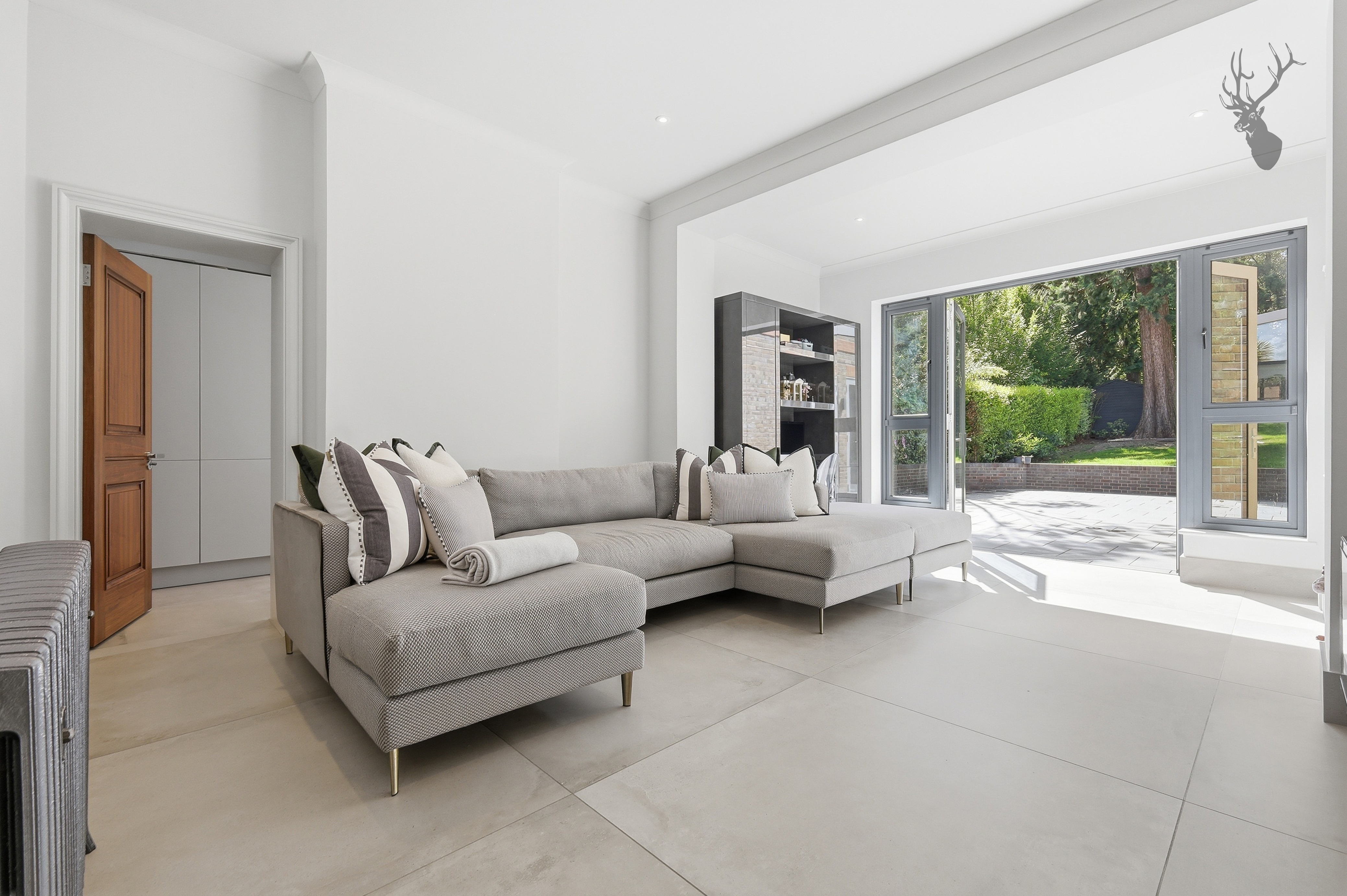 5 bedroom detached house for sale, Monkhams Avenue, London, IG8, photo 16 of 20