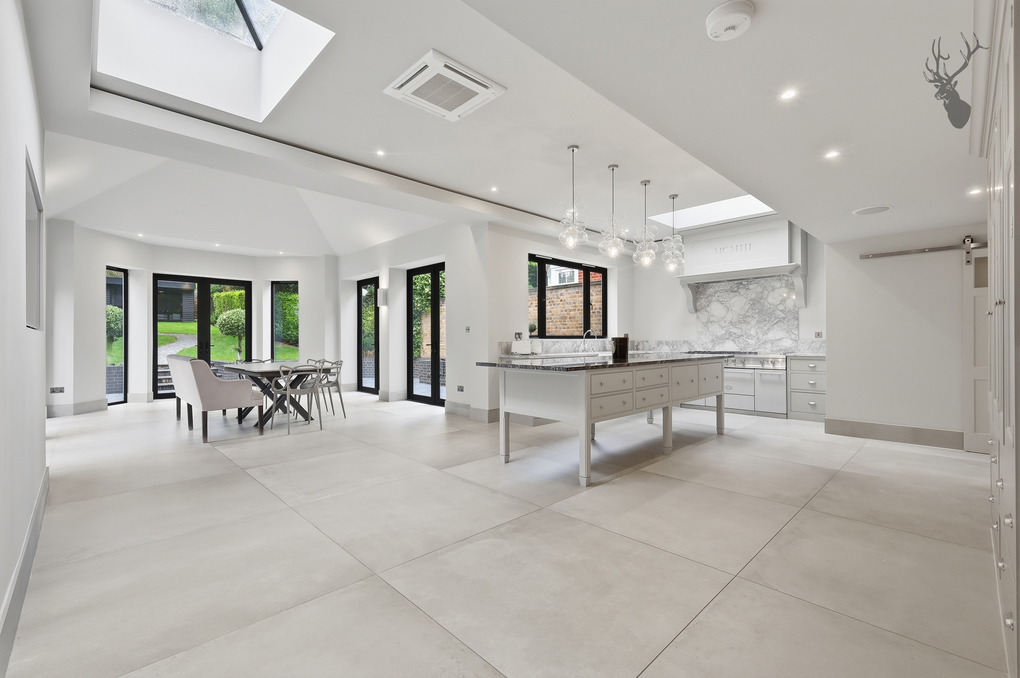 5 bedroom detached house for sale, Monkhams Avenue, London, IG8, photo 3