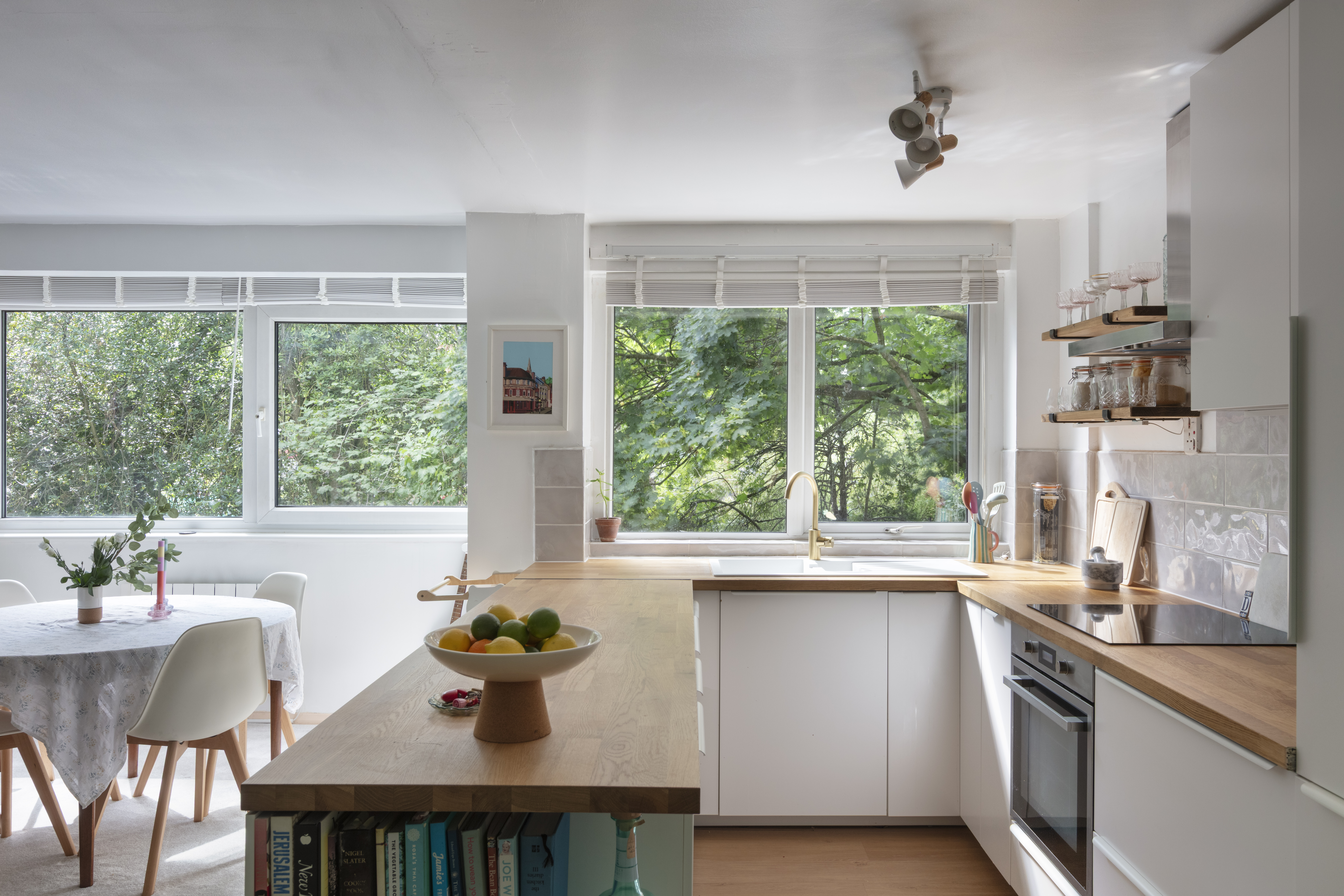 2 bedroom flat for sale, Queenswood Gardens, London, E11
