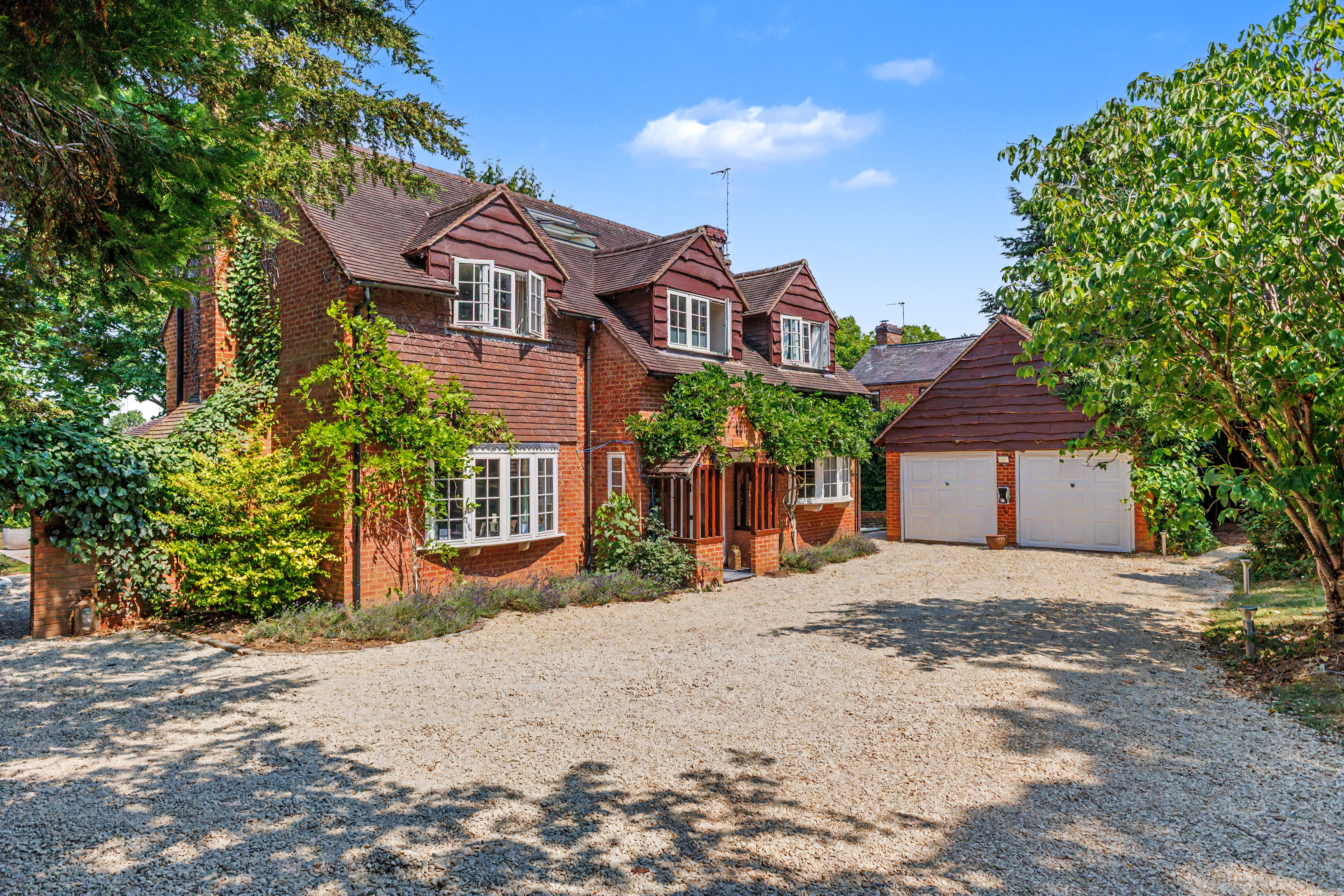 4 bedroom detached house for sale, Pedders Way Stratford Road, Warwick, CV35