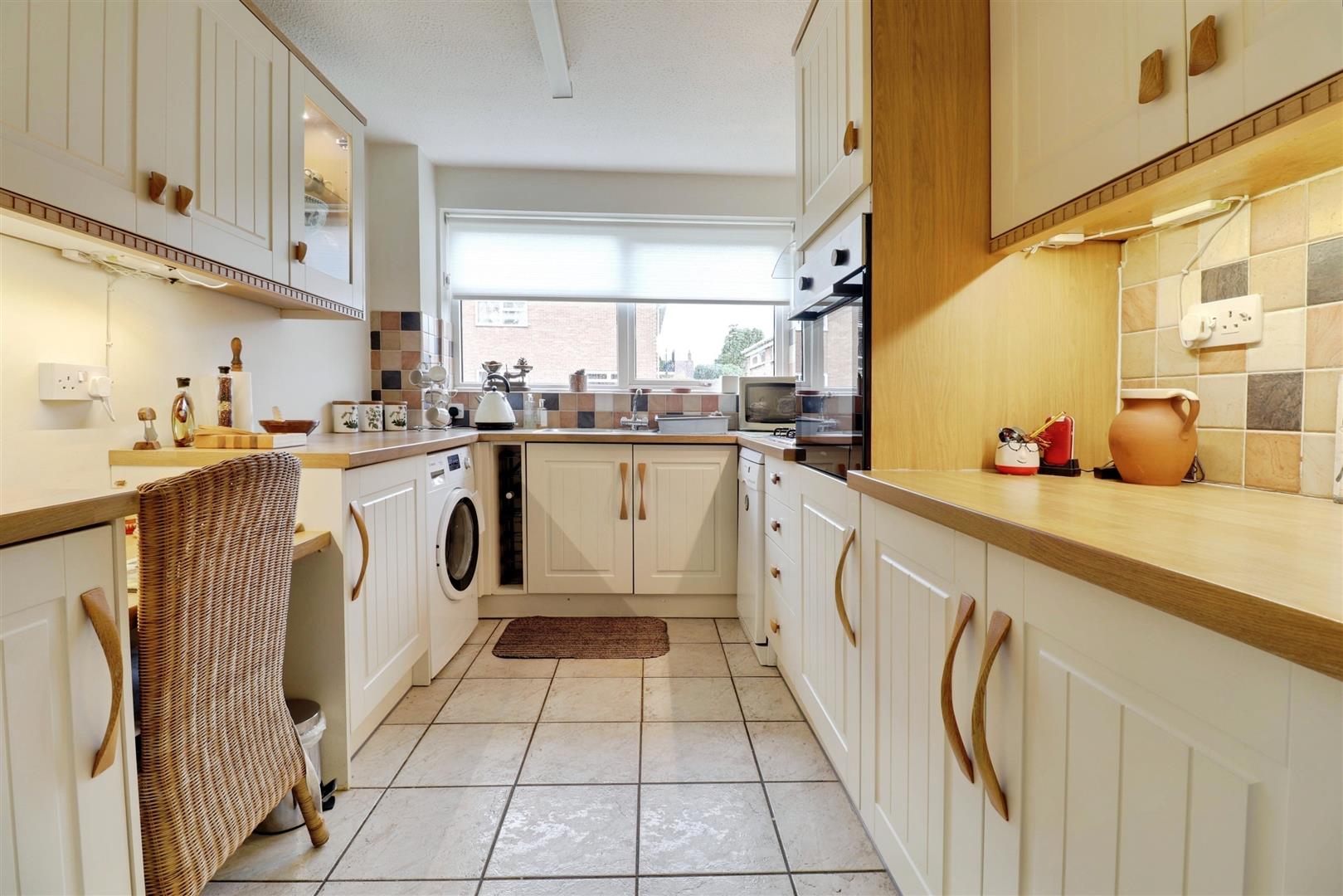2 bedroom apartment for sale, Mere Court Sandbach Road North, Stoke-On-Trent, ST7, photo 2