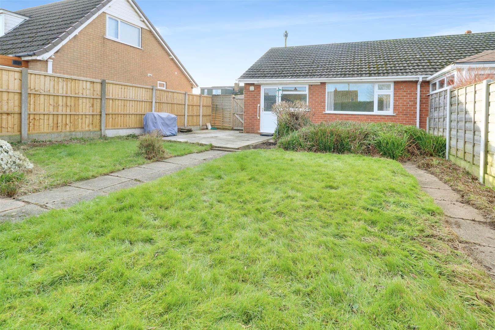 2 bedroom house for sale, Delves Close, Crewe, CW2, photo 3