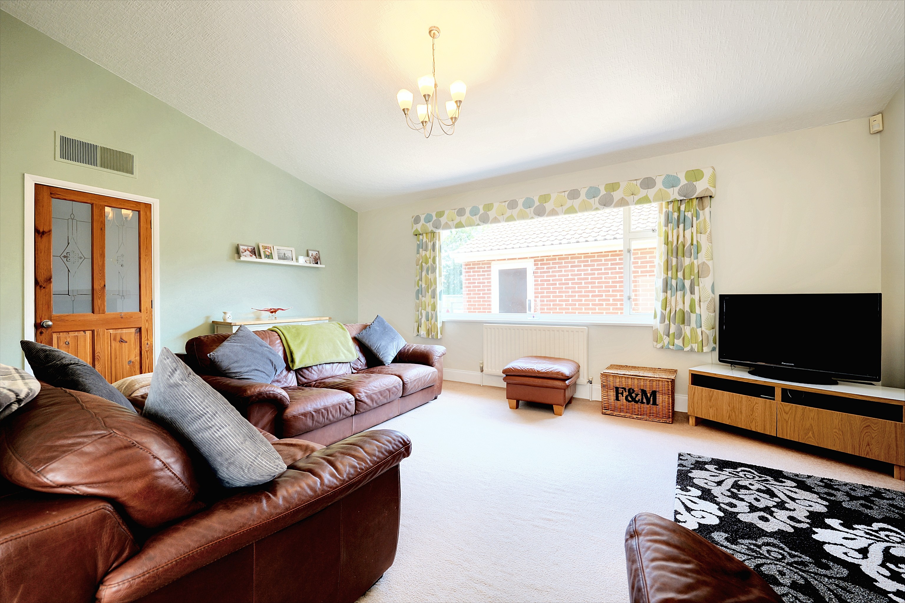 3 bedroom detached bungalow for sale, Blaby Road, Leicester, LE19