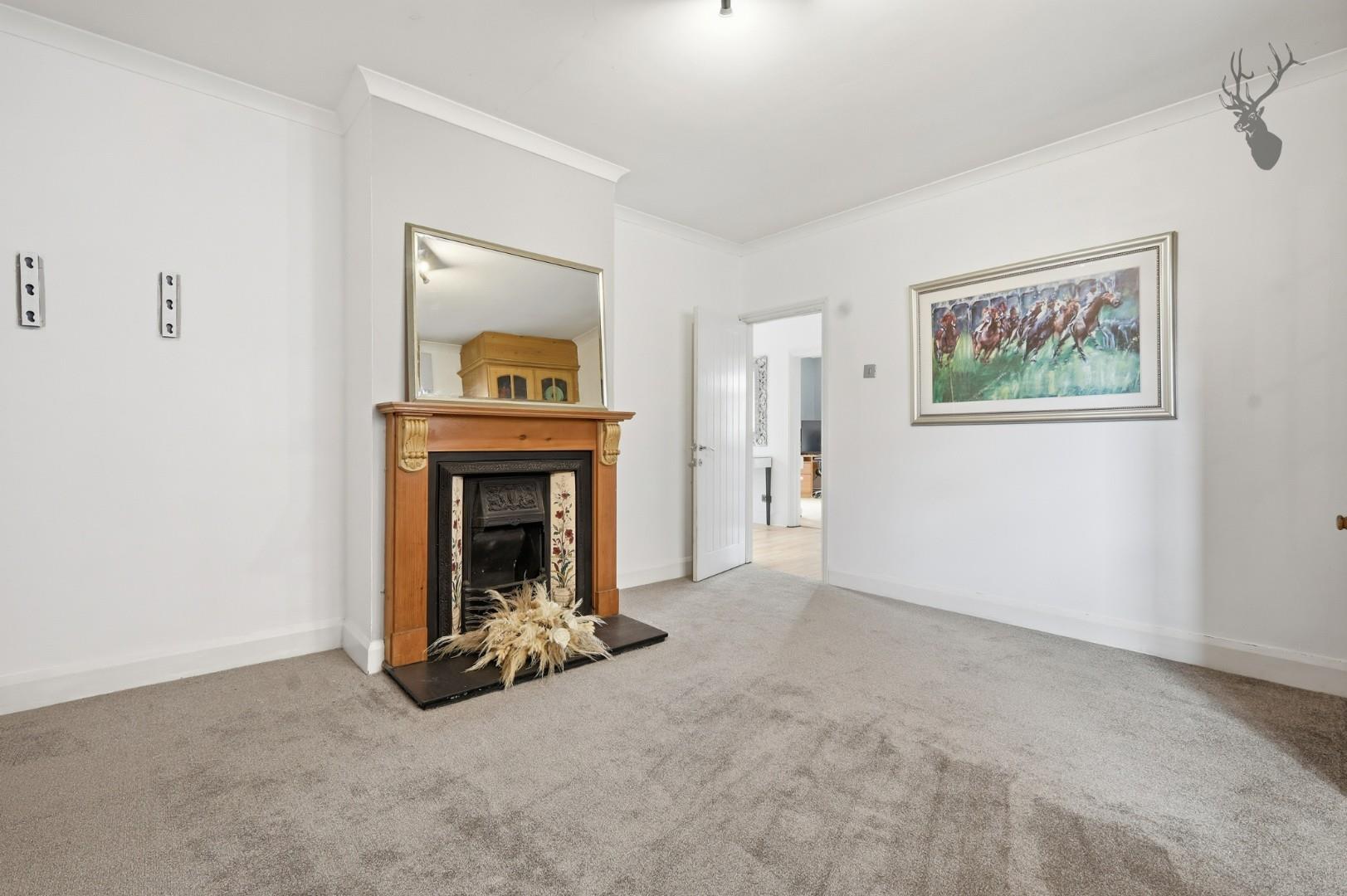 5 bedroom detached bungalow for sale, Briscoe Road, Rainham, RM13, photo 4