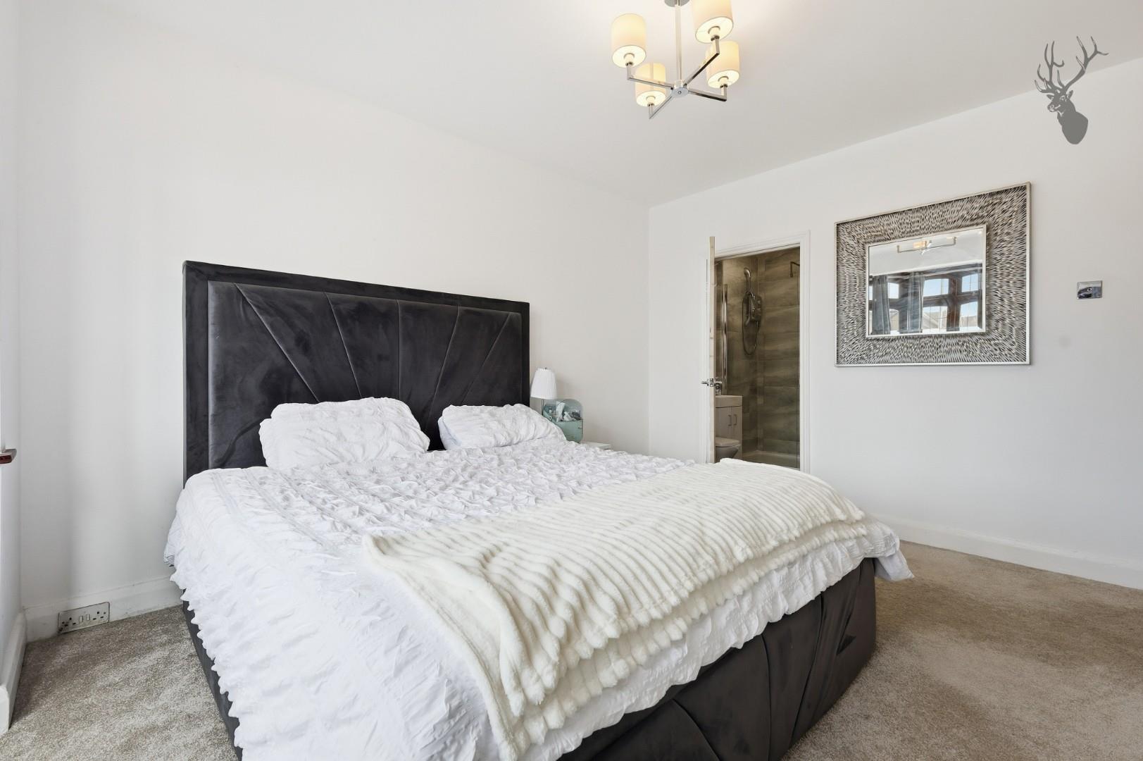 5 bedroom detached bungalow for sale, Briscoe Road, Rainham, RM13, photo 5