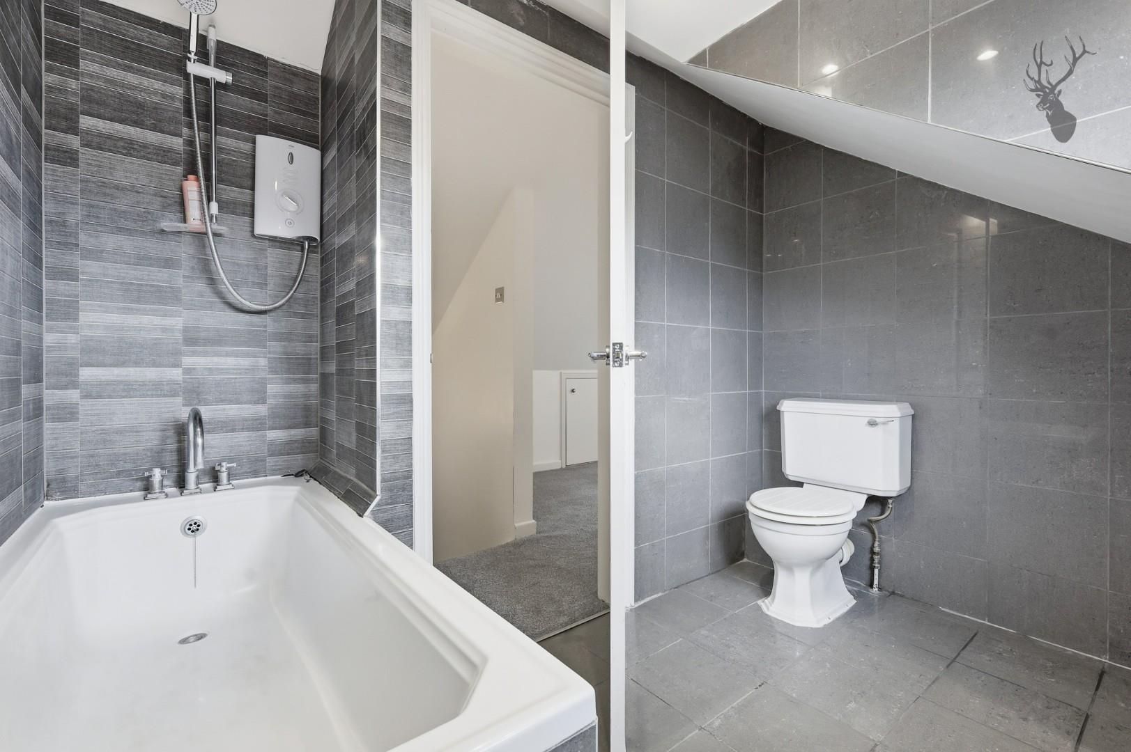 5 bedroom detached bungalow for sale, Briscoe Road, Rainham, RM13, photo 6 of 20