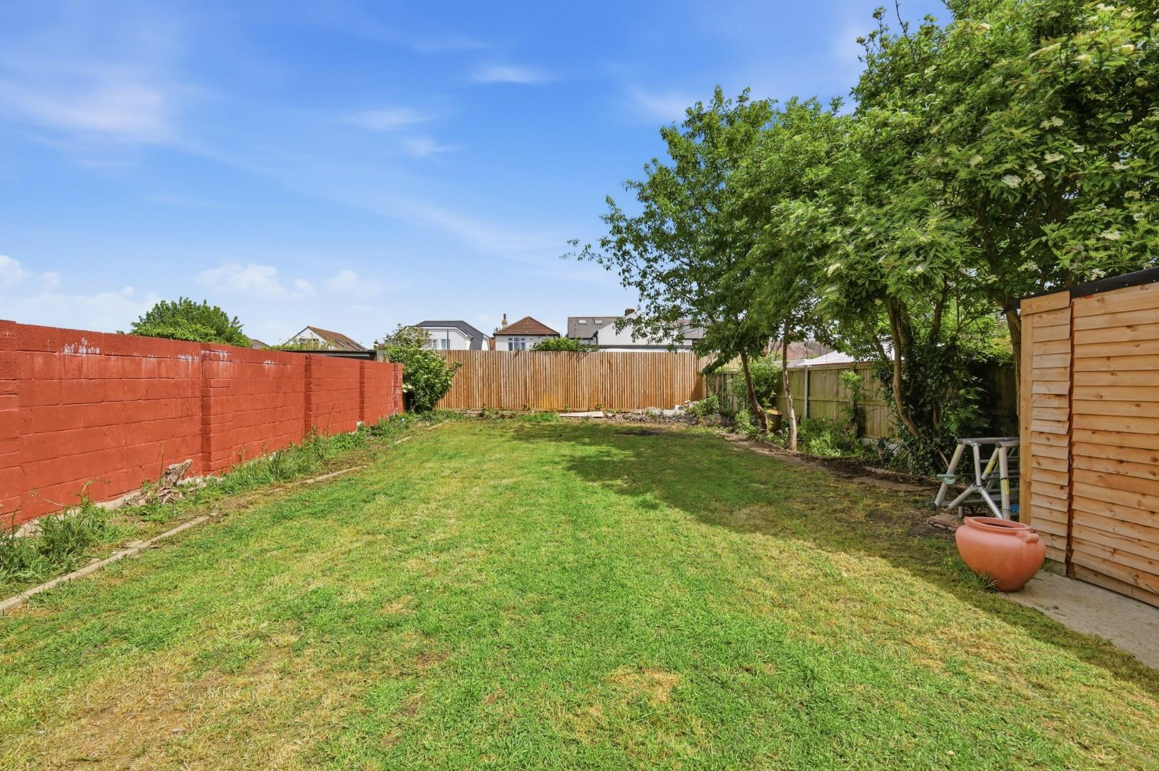 5 bedroom detached bungalow for sale, Briscoe Road, Rainham, RM13, photo 8 of 20