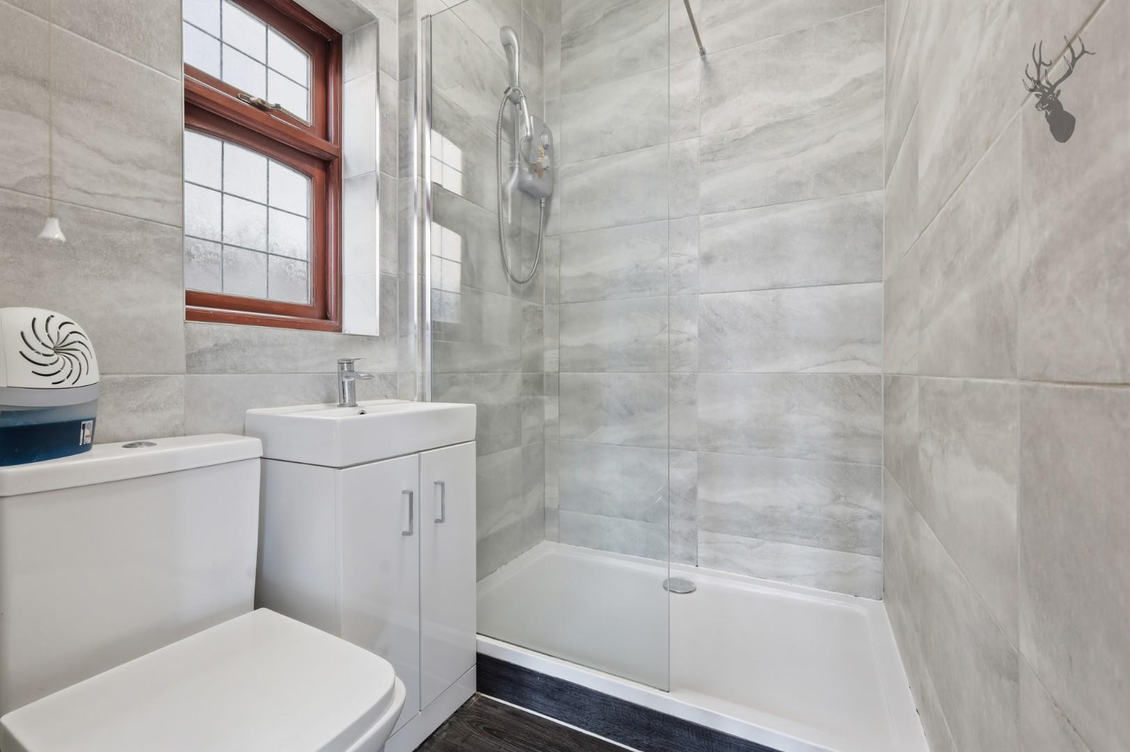 5 bedroom detached bungalow for sale, Briscoe Road, Rainham, RM13, photo 9 of 20
