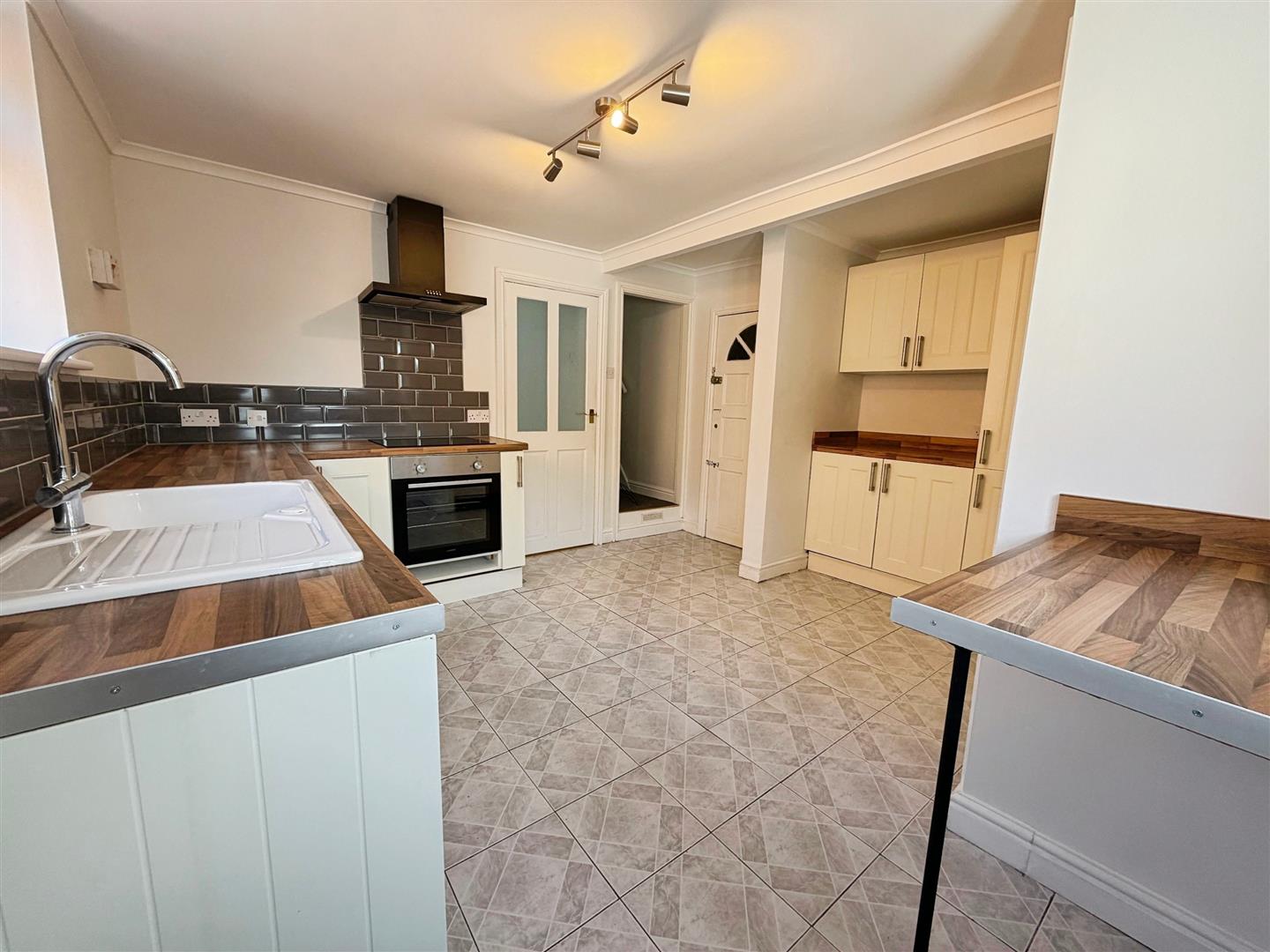 2 bedroom house for sale, Cemetery Road, Newcastle, ST5, photo 3