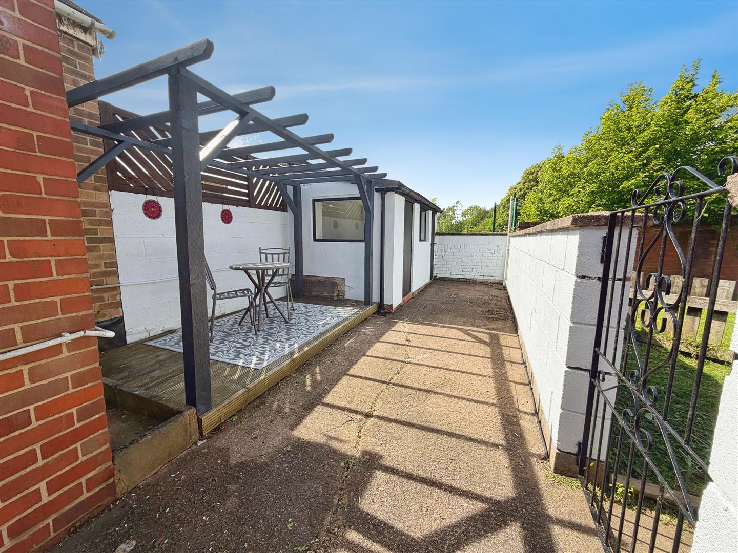 2 bedroom house for sale, Cemetery Road, Newcastle, ST5, photo 4