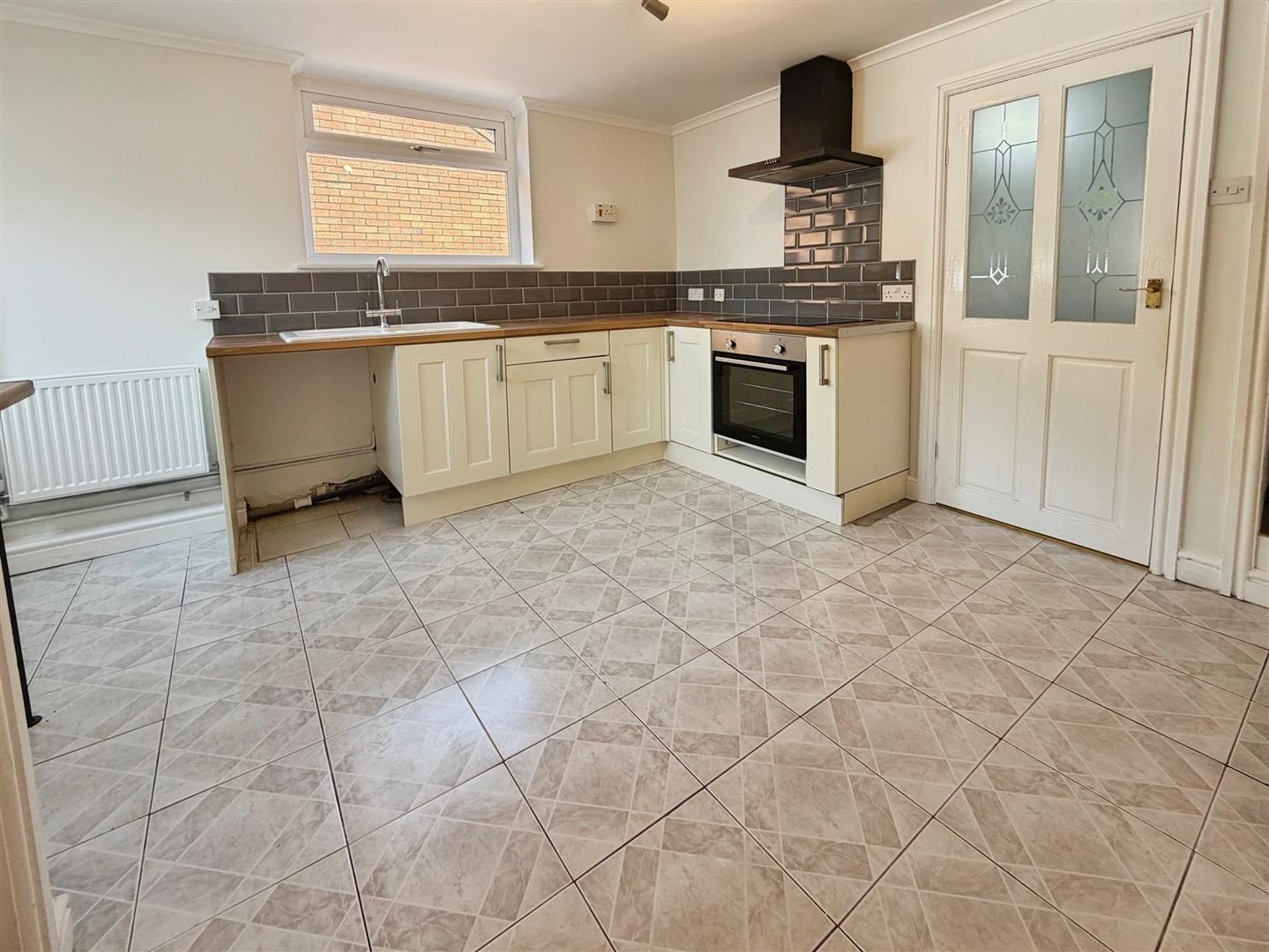 2 bedroom house for sale, Cemetery Road, Newcastle, ST5, photo 5
