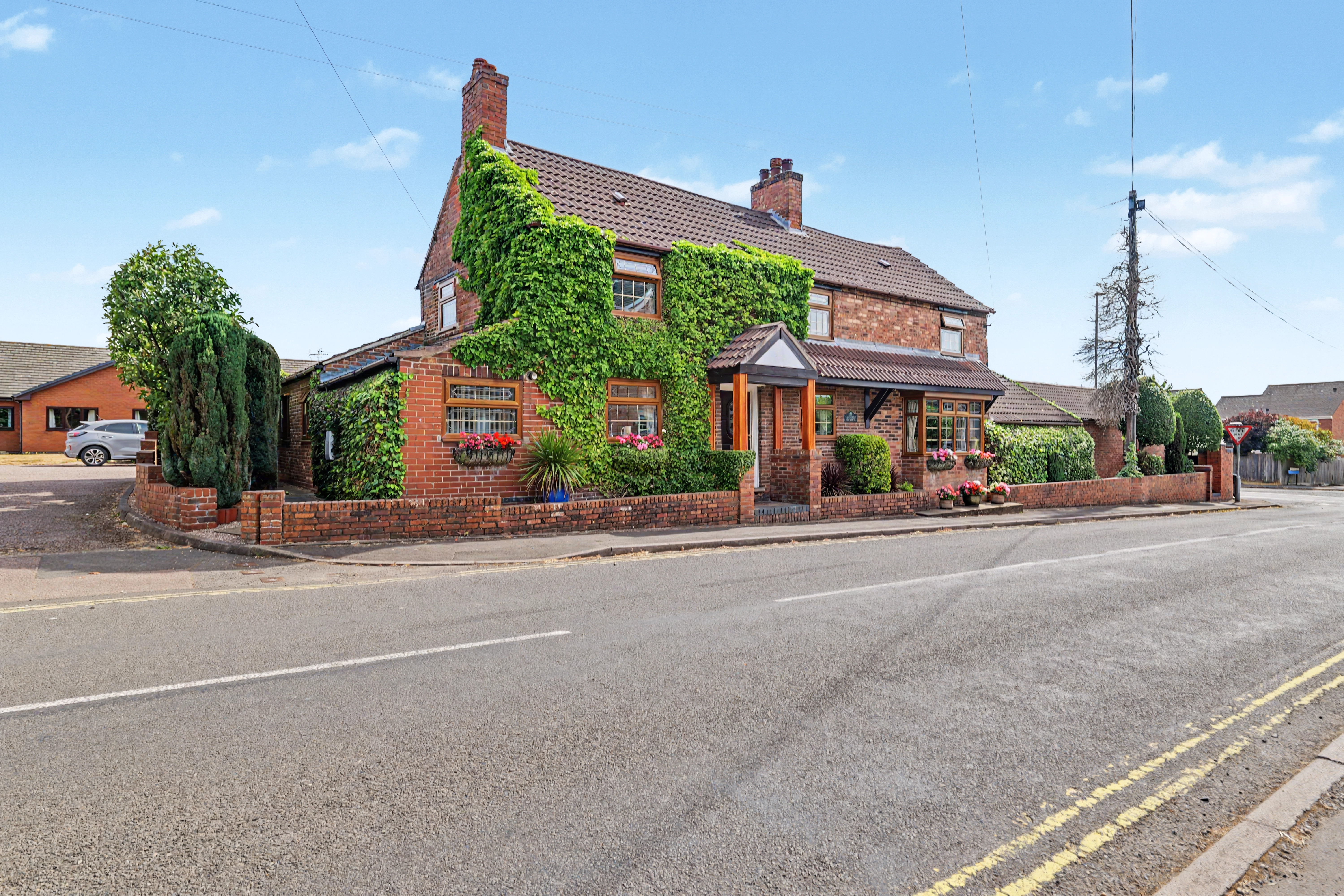 5 bedroom detached house for sale, Moira Road, Swadlincote, DE12, photo 2