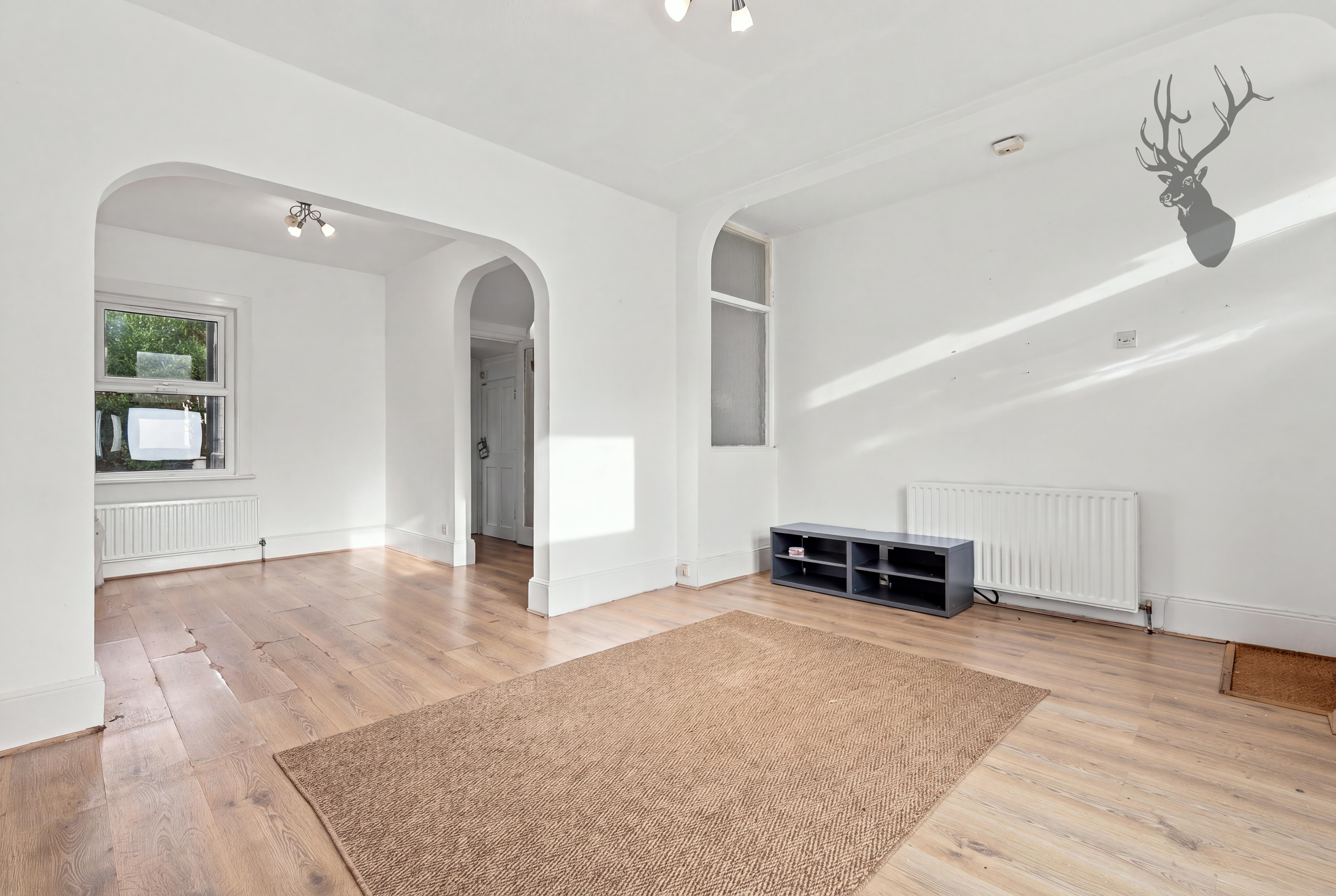 2 bedroom terraced house for sale, Beech Lane, Buckhurst Hill, IG9, photo 2