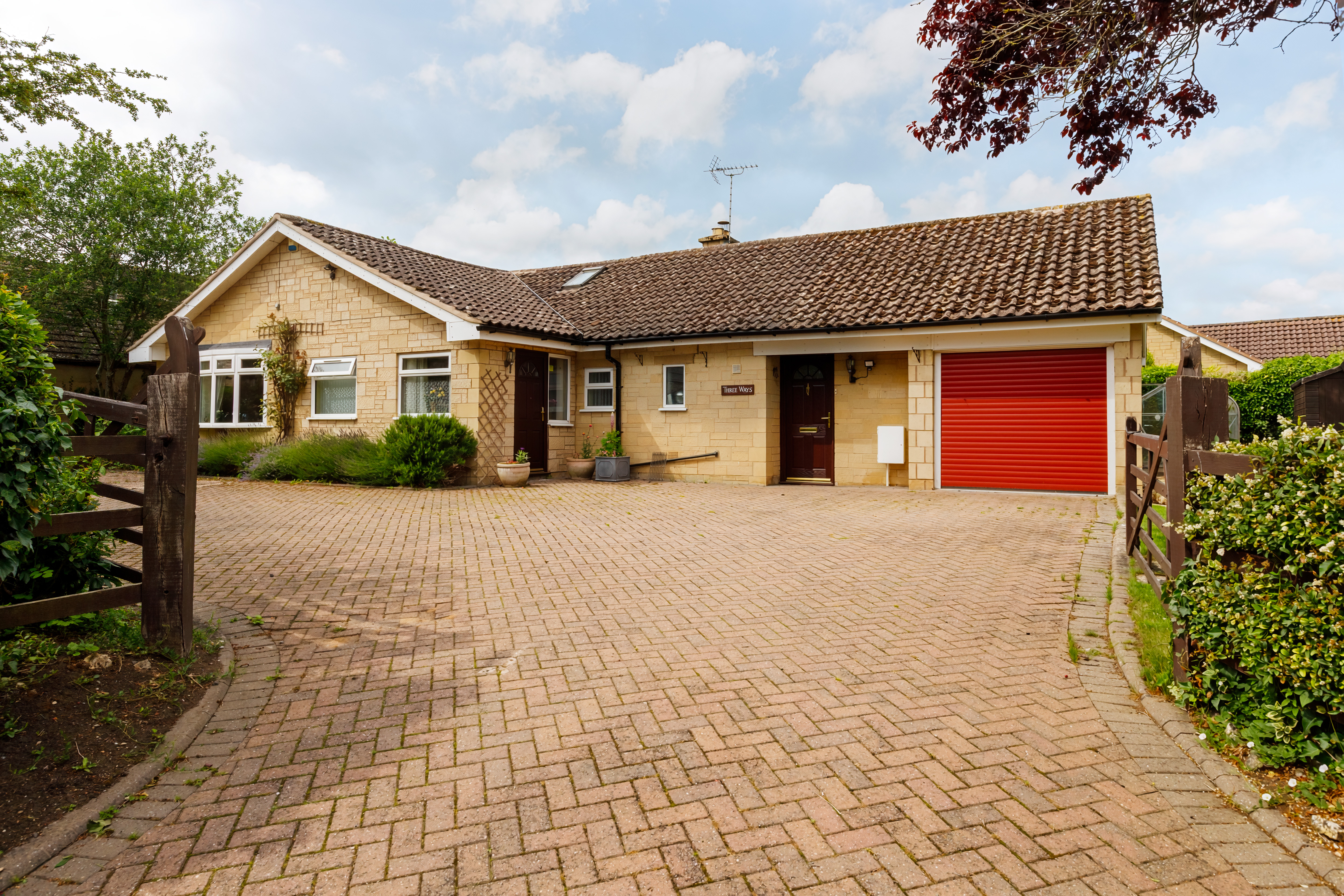 3 bedroom detached bungalow for sale, Three Ways, Stratford-Upon-Avon, CV37