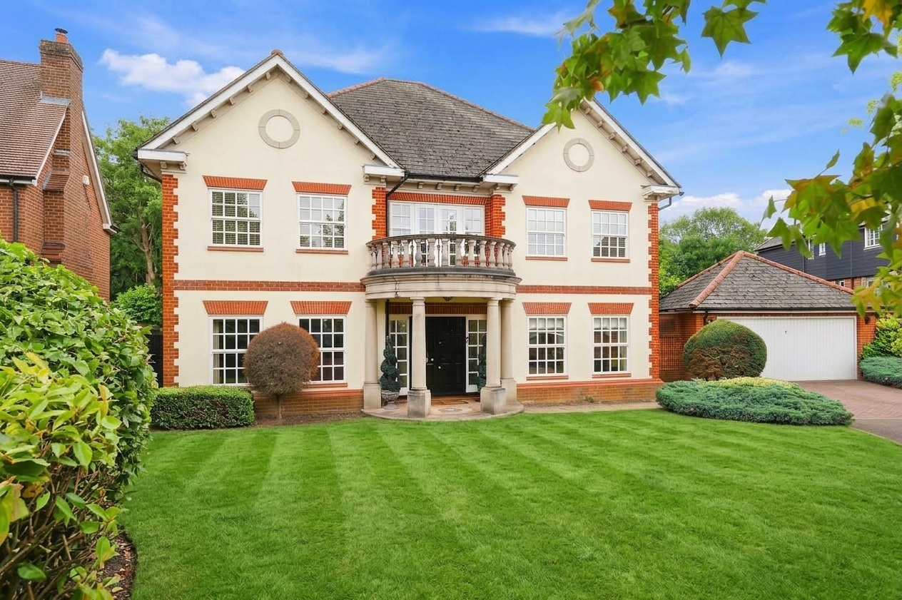 5 bedroom detached house for sale, Richmond Park, Loughton, IG10