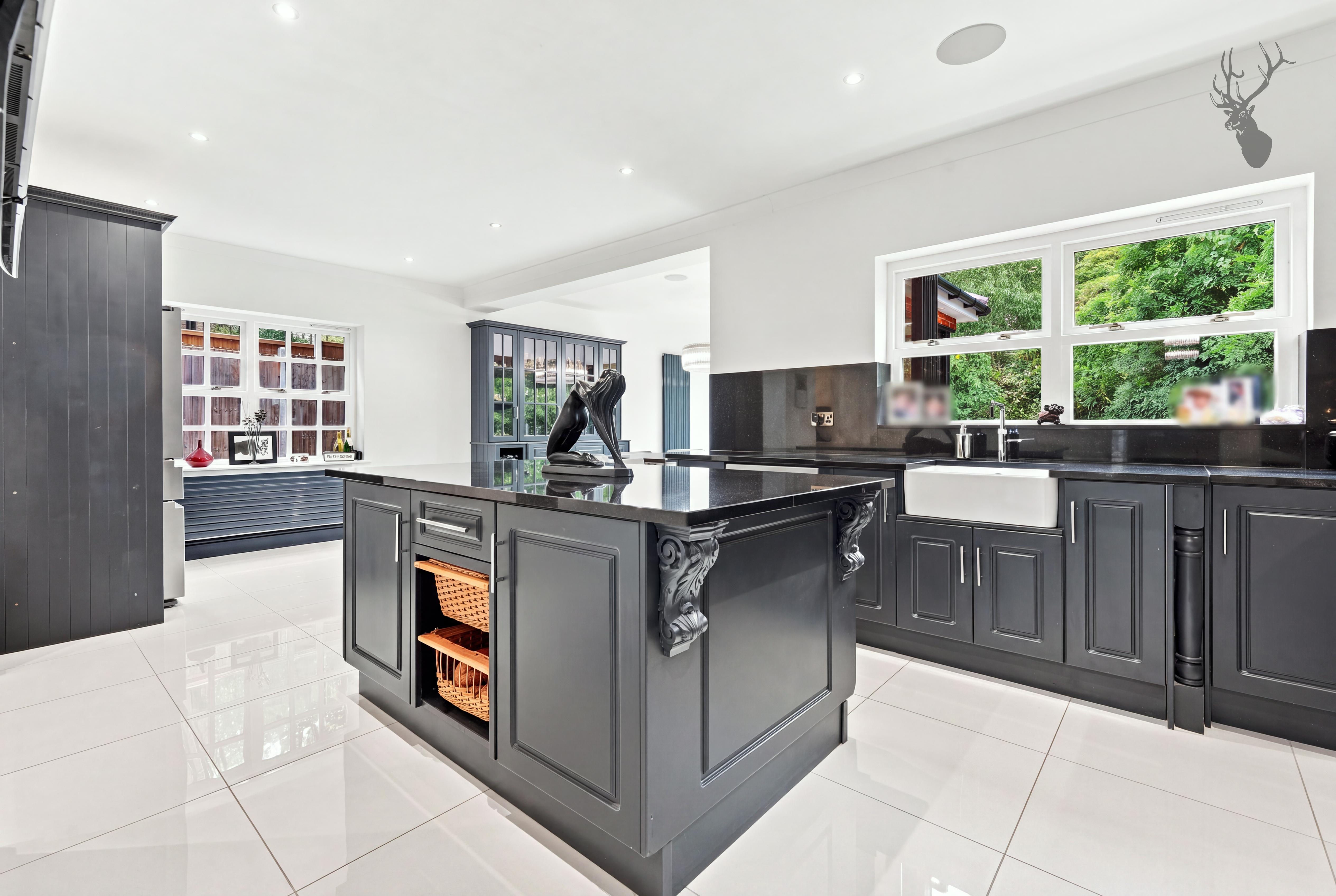 5 bedroom detached house for sale, Richmond Park, Loughton, IG10, photo 11 of 20