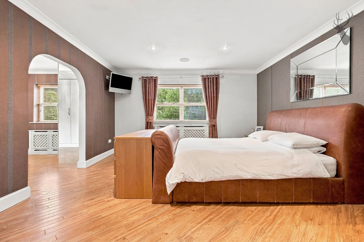5 bedroom detached house for sale, Richmond Park, Loughton, IG10, photo 18 of 20