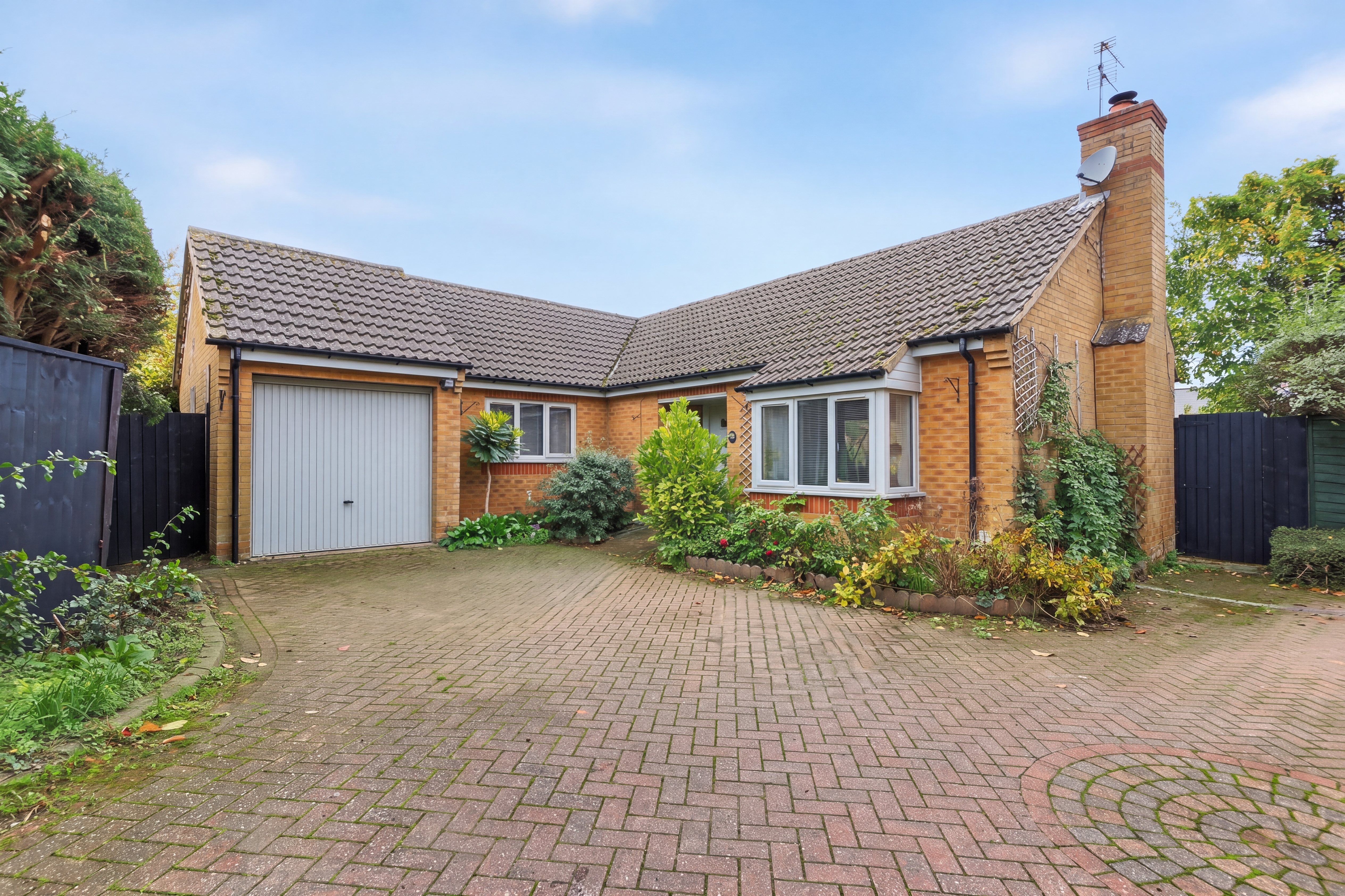 3 bedroom detached house for sale, Christopher Court, Northampton, NN6, photo 1