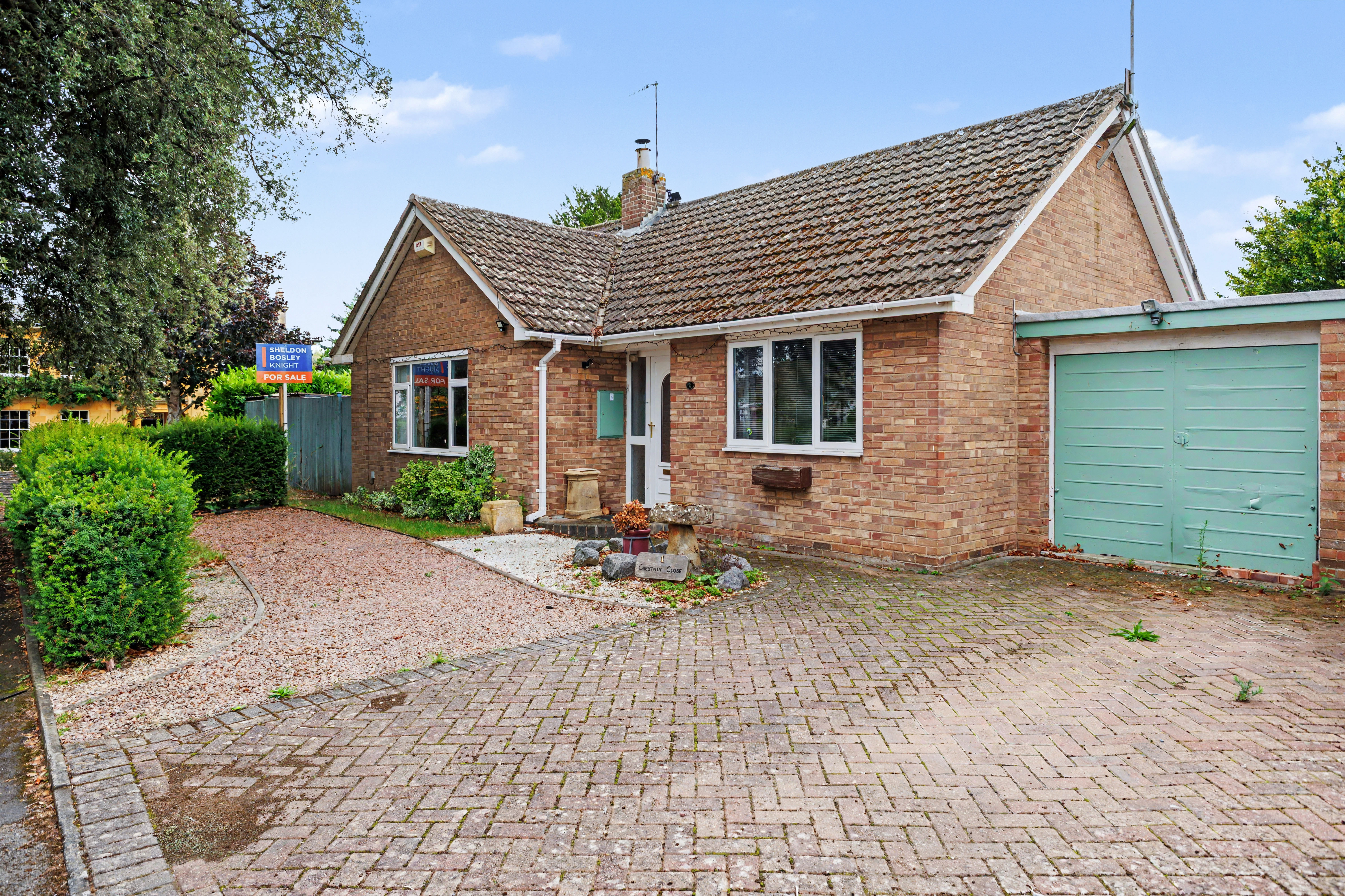 2 bedroom detached bungalow for sale, Chestnut Close, Evesham, WR11