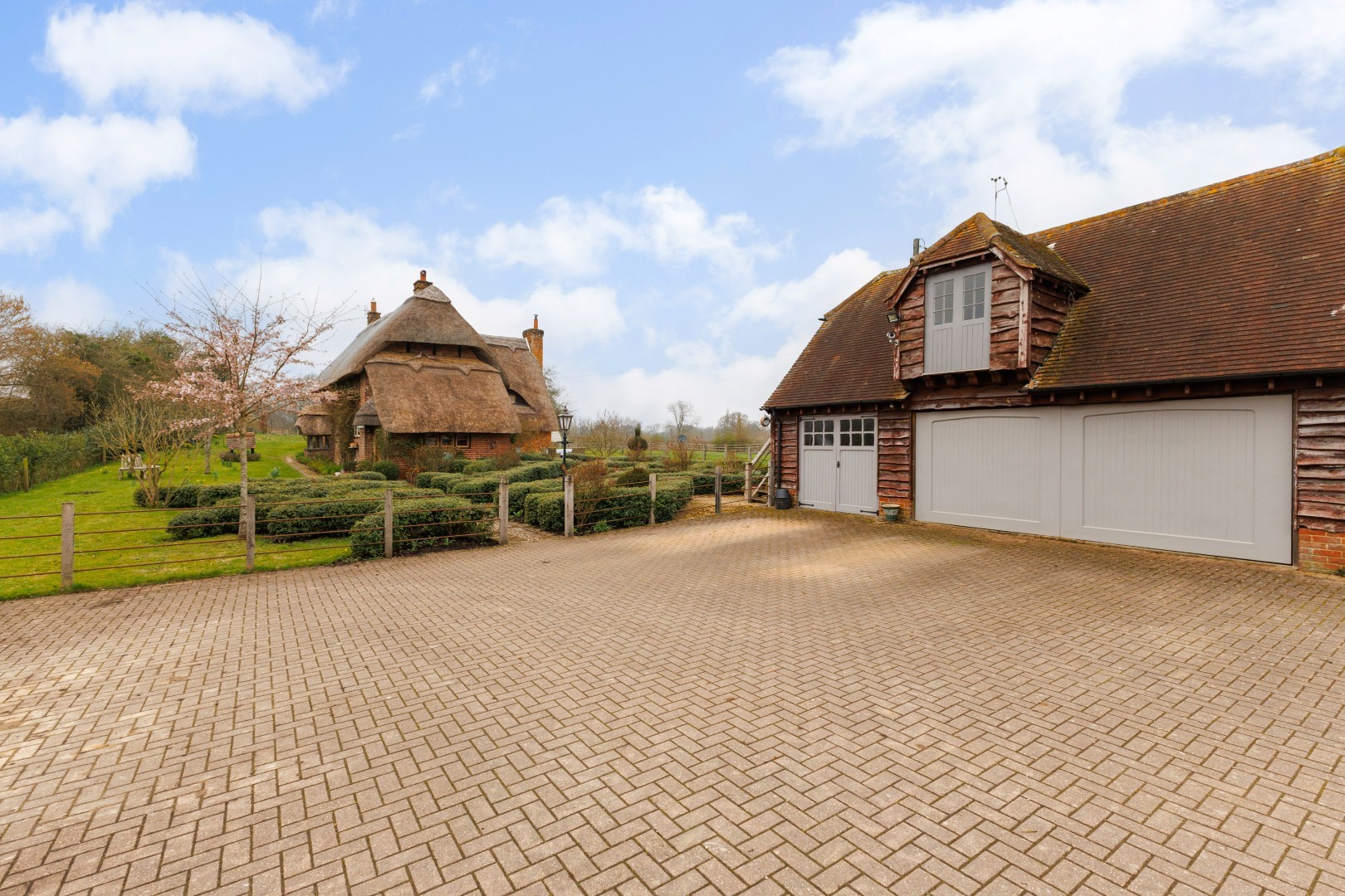 5 bedroom detached house for sale, Spradbray House, Thatcham, RG19