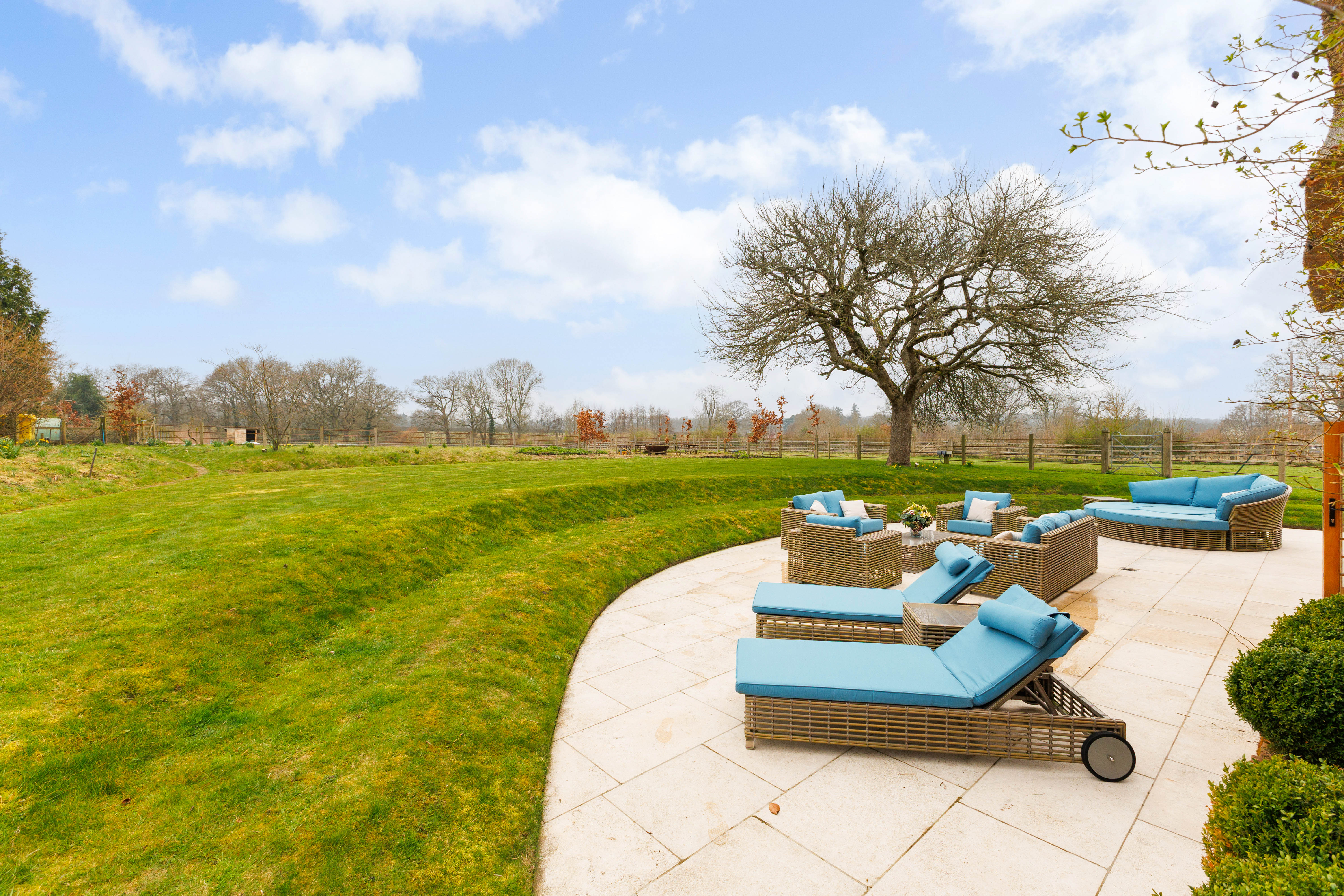 5 bedroom detached house for sale, Spradbray House, Thatcham, RG19