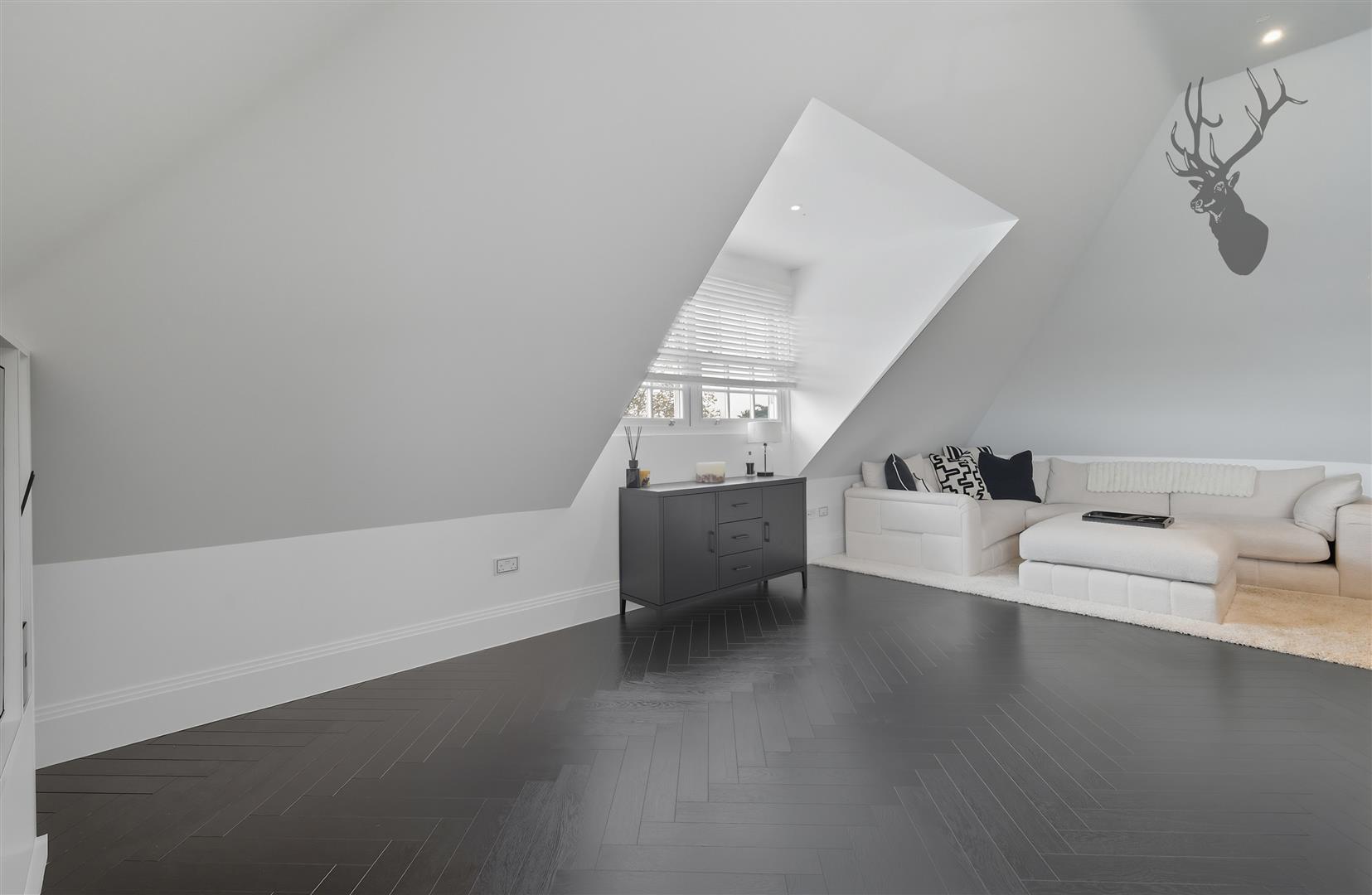 3 bedroom flat for sale, Manor Road, Chigwell, IG7, photo 11 of 20