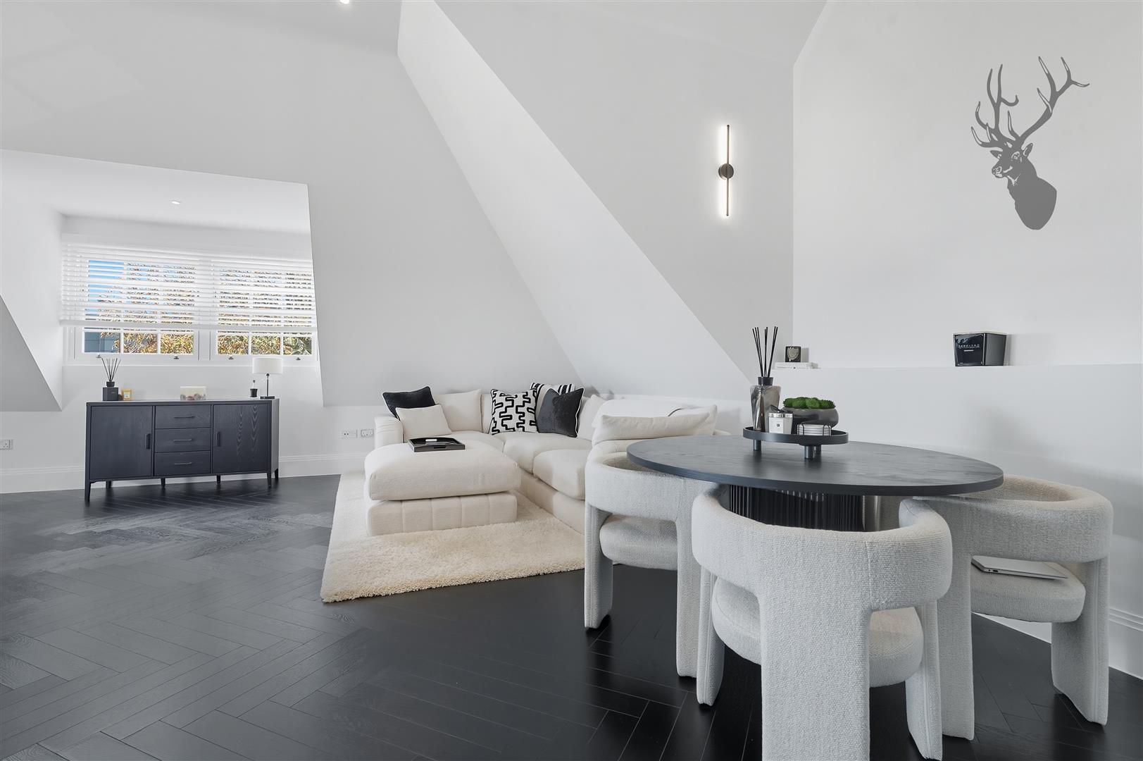 3 bedroom flat for sale, Manor Road, Chigwell, IG7, photo 13 of 20