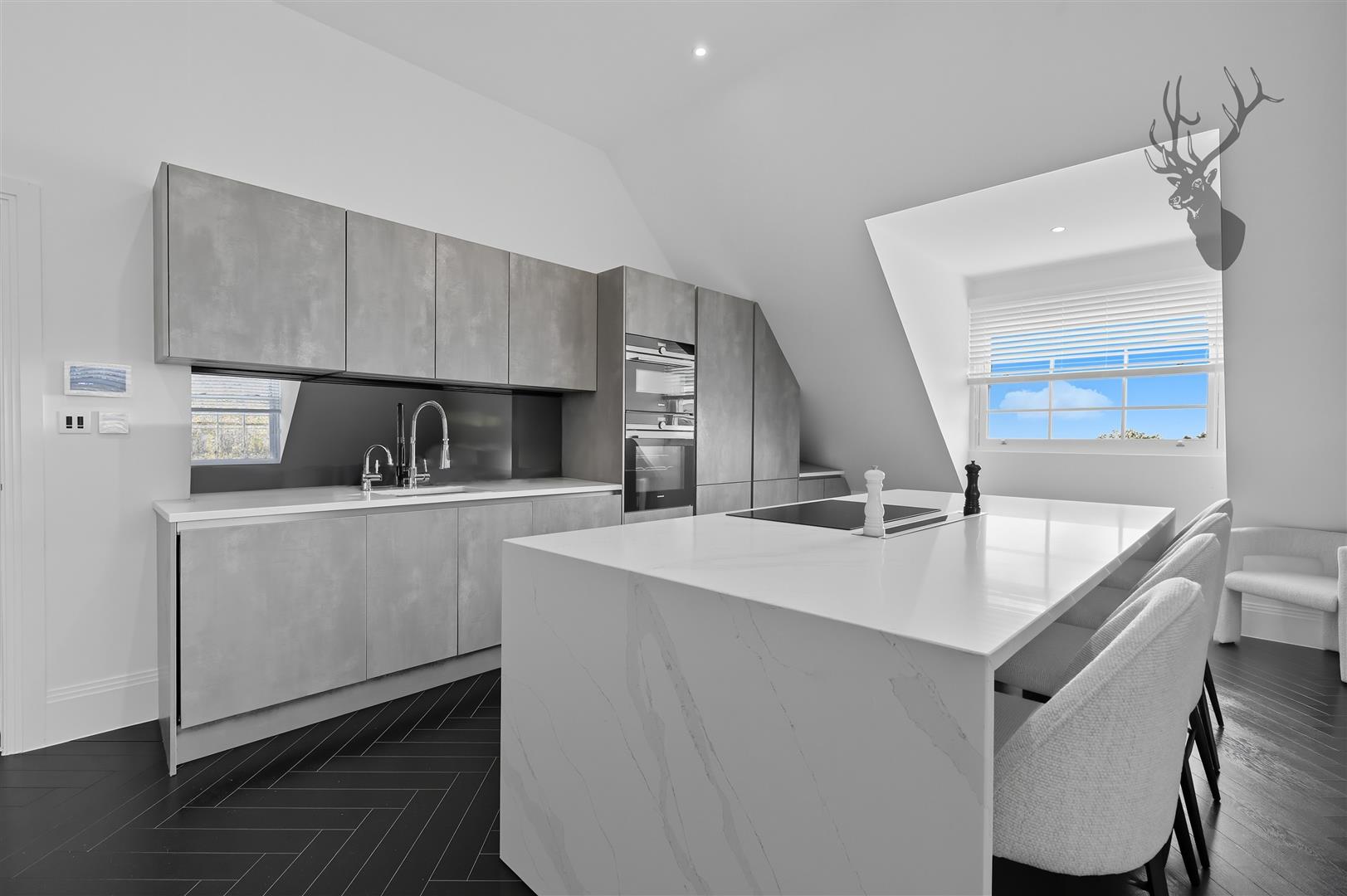 3 bedroom flat for sale, Manor Road, Chigwell, IG7, photo 5